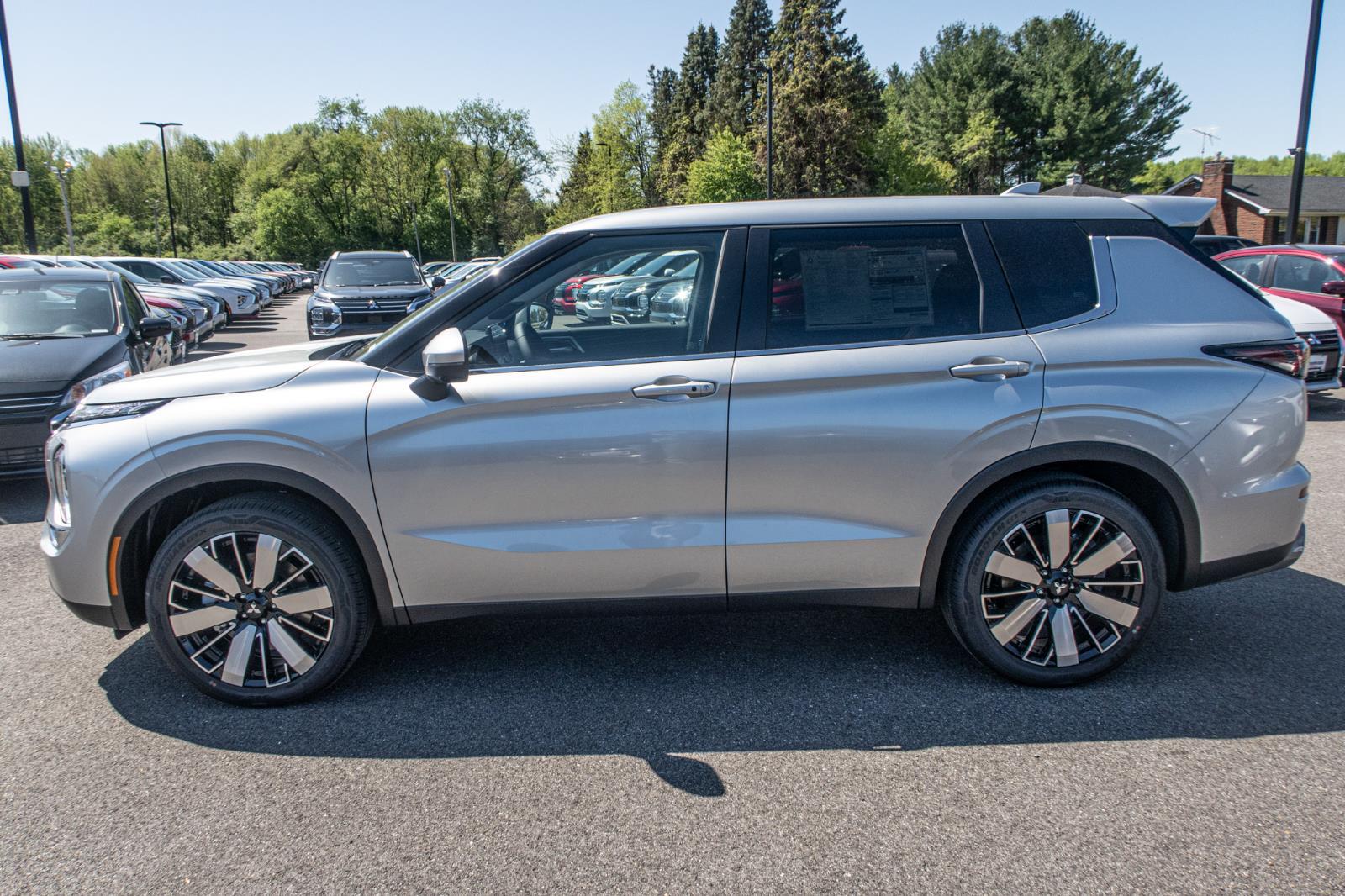 2025 Mitsubishi Outlander SE