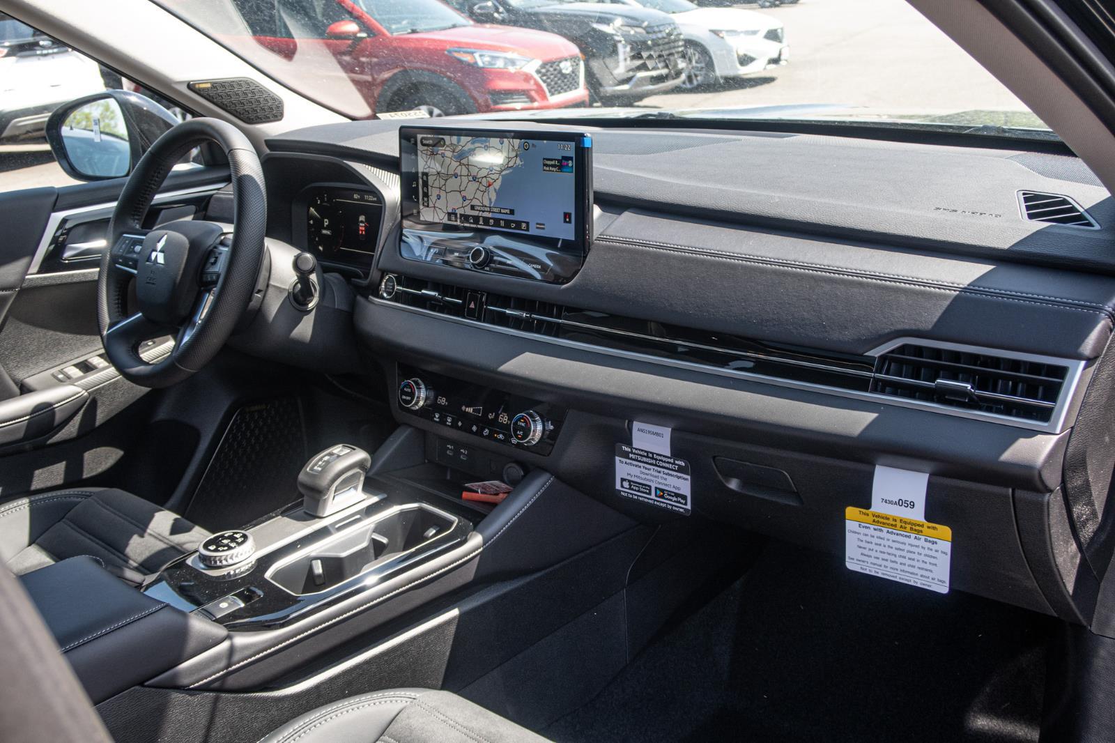 2025 Mitsubishi Outlander SE