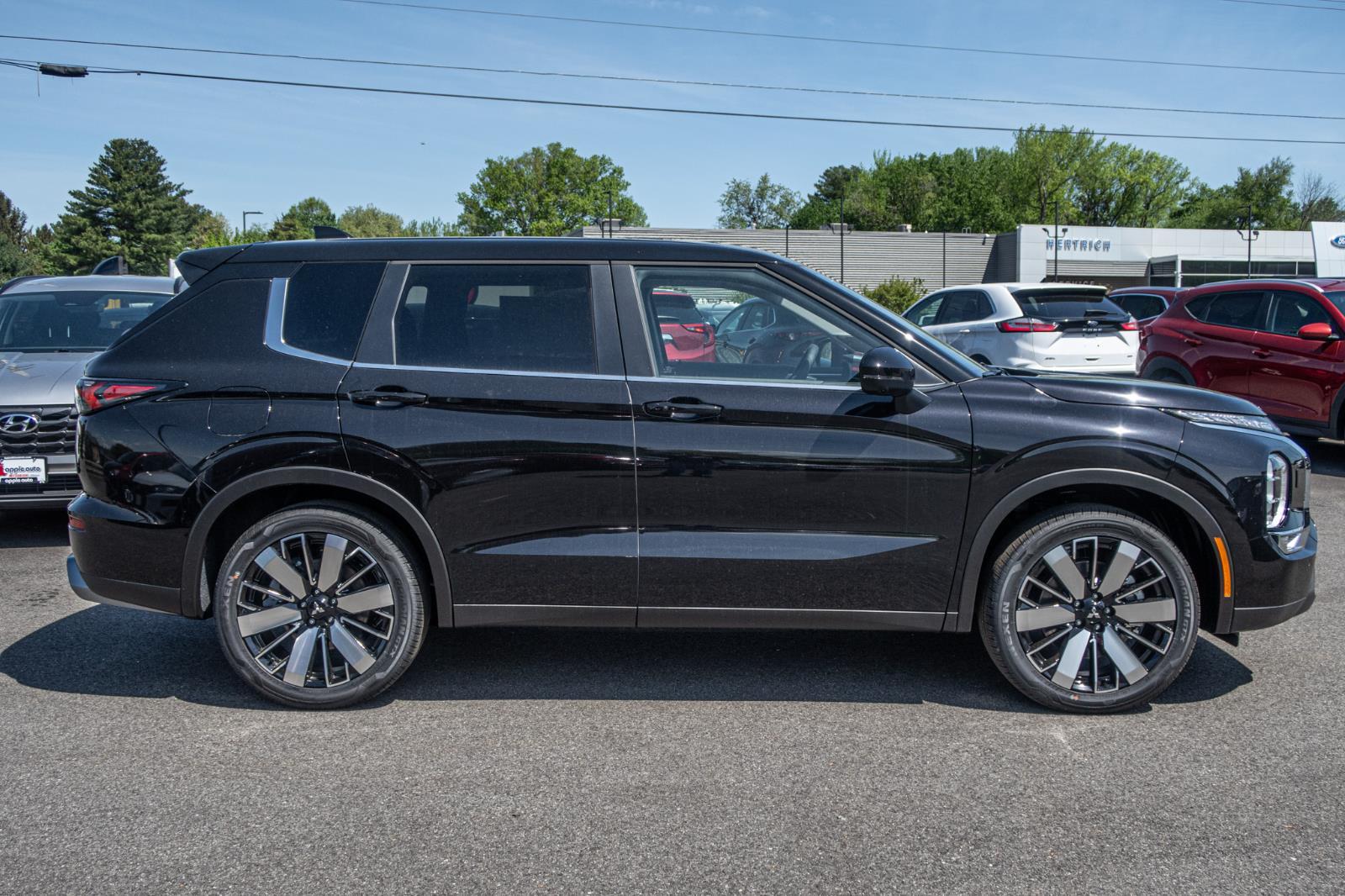 2025 Mitsubishi Outlander SE