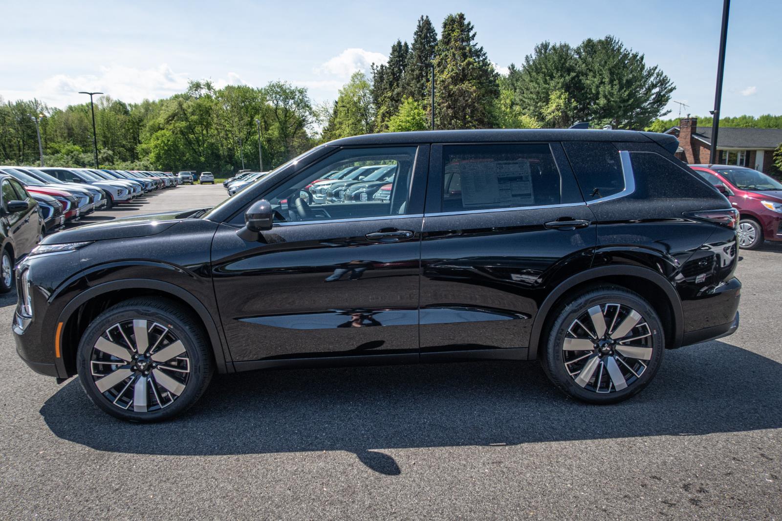 2025 Mitsubishi Outlander SE