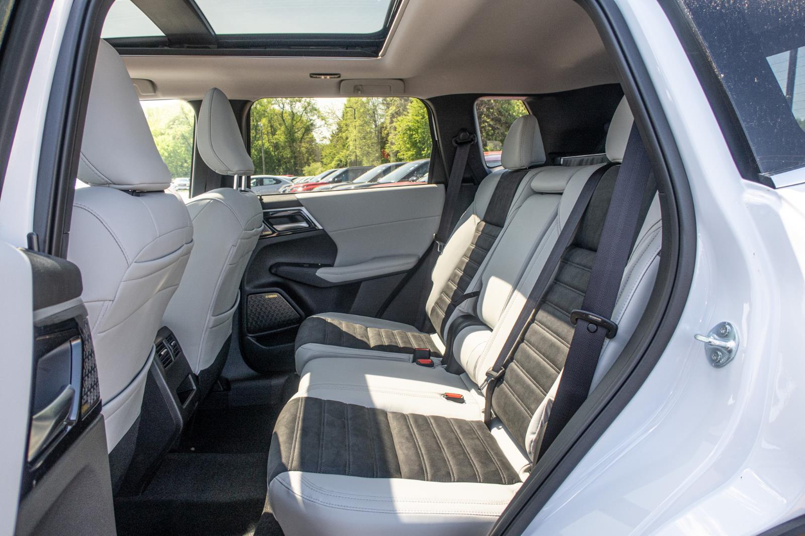 2025 Mitsubishi Outlander SE