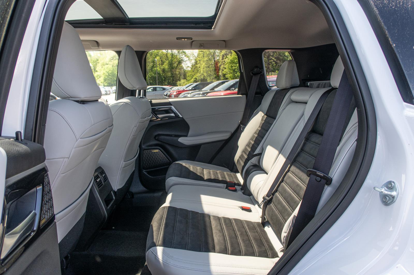 2025 Mitsubishi Outlander SE