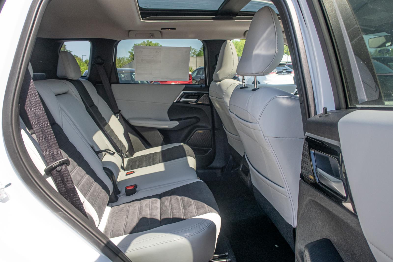 2025 Mitsubishi Outlander SE