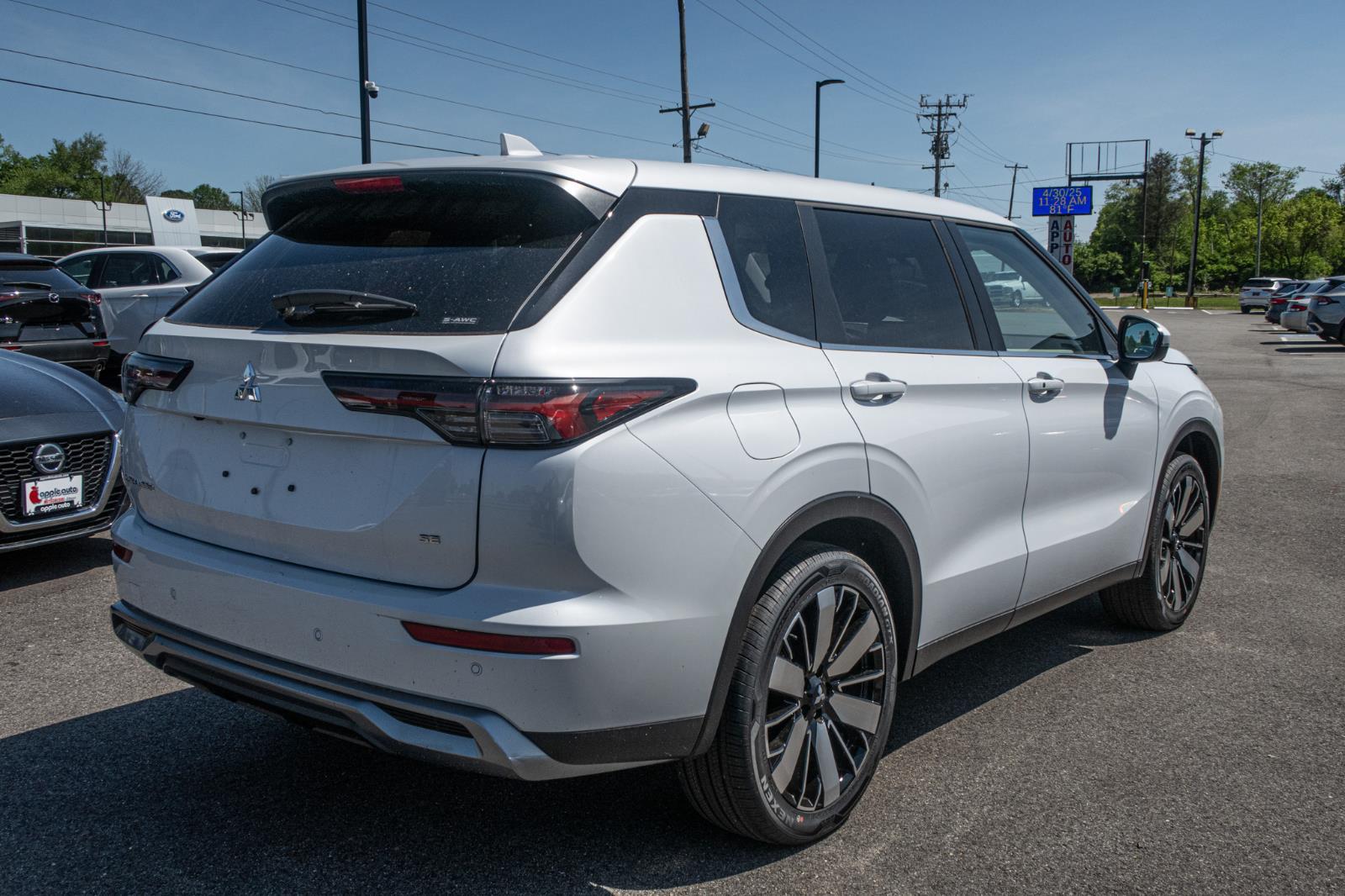 2025 Mitsubishi Outlander SE