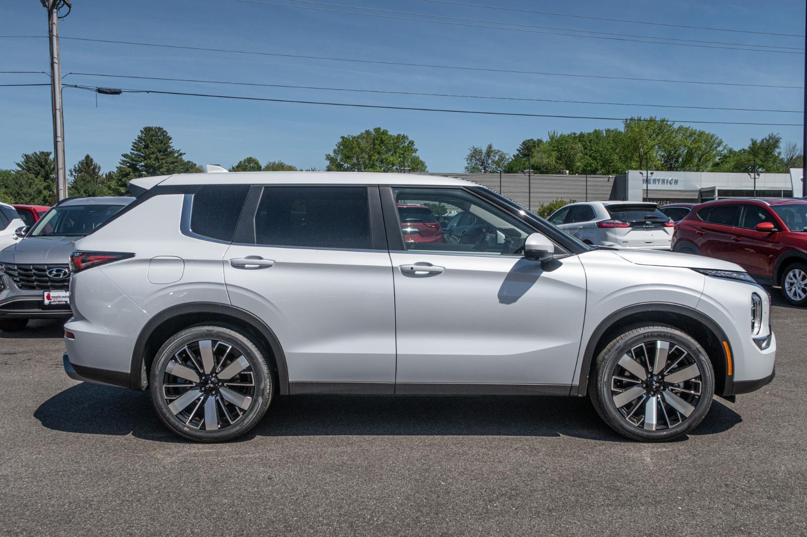 2025 Mitsubishi Outlander SE