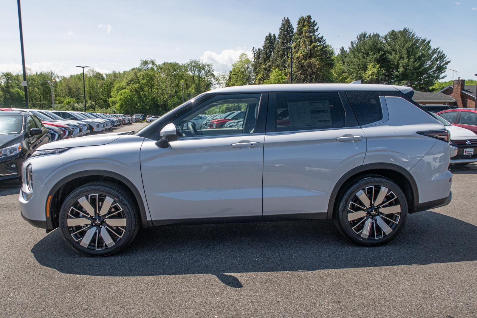 2025 Mitsubishi Outlander SE