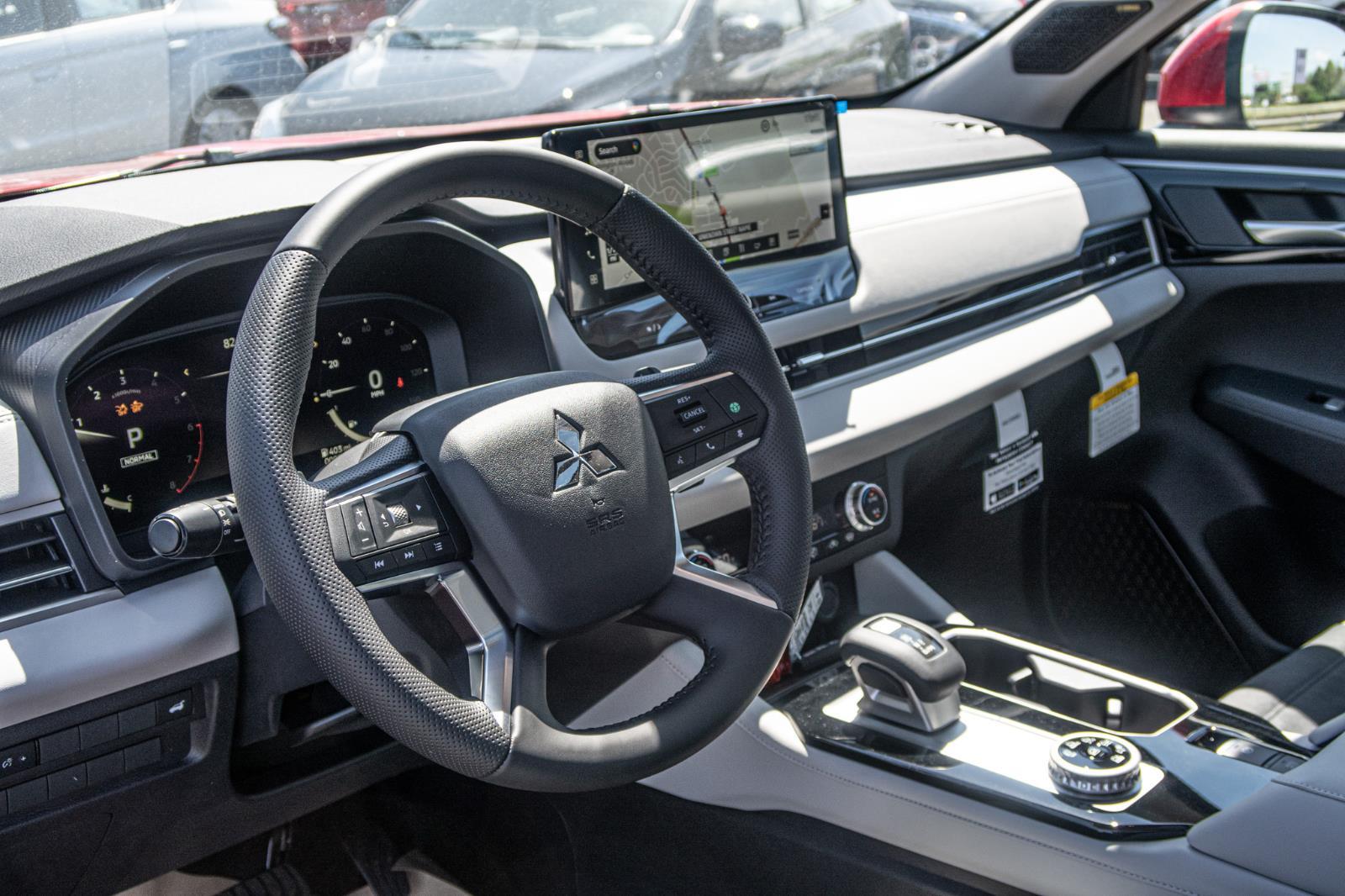 2025 Mitsubishi Outlander SE