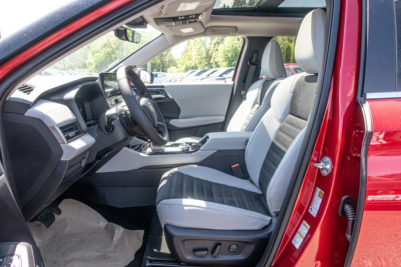 2025 Mitsubishi Outlander SE