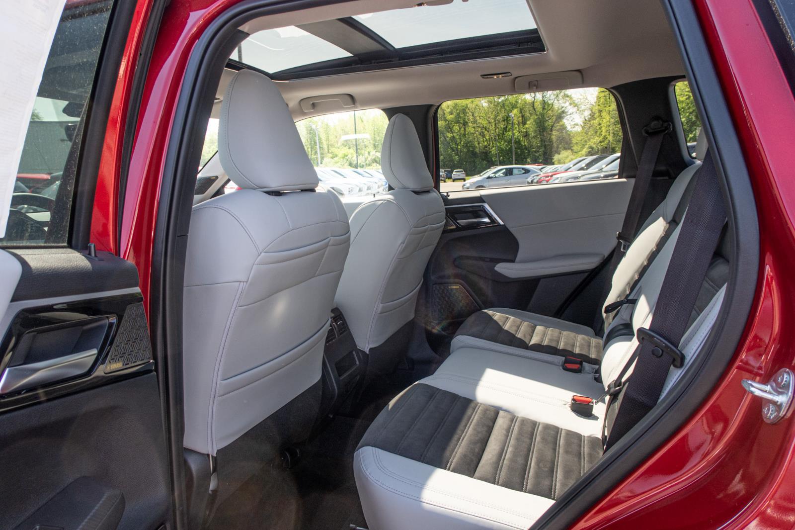 2025 Mitsubishi Outlander SE