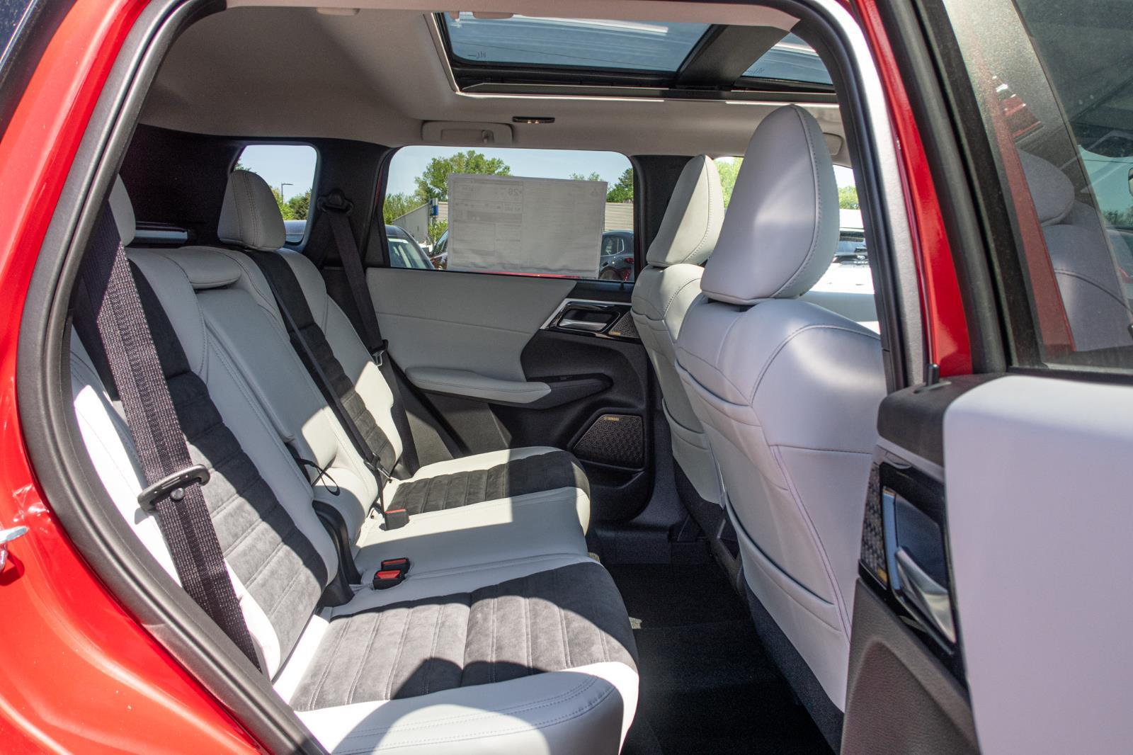 2025 Mitsubishi Outlander SE