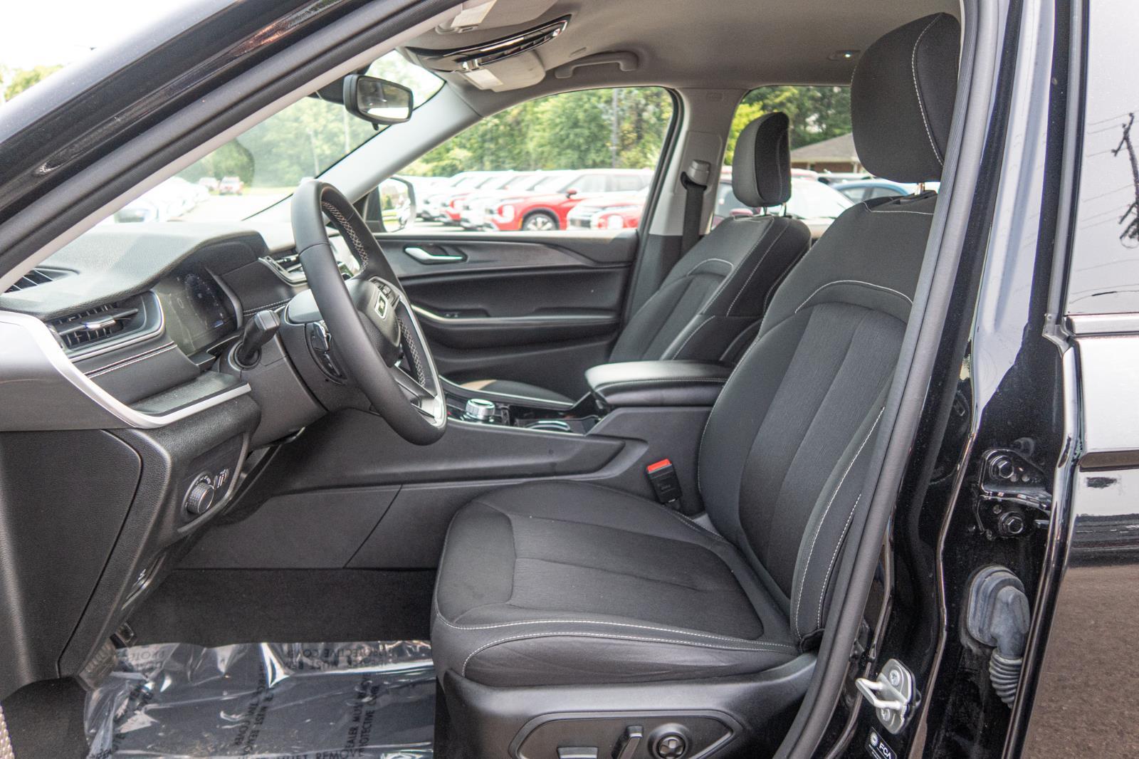 2023 Jeep Grand Cherokee L Laredo
