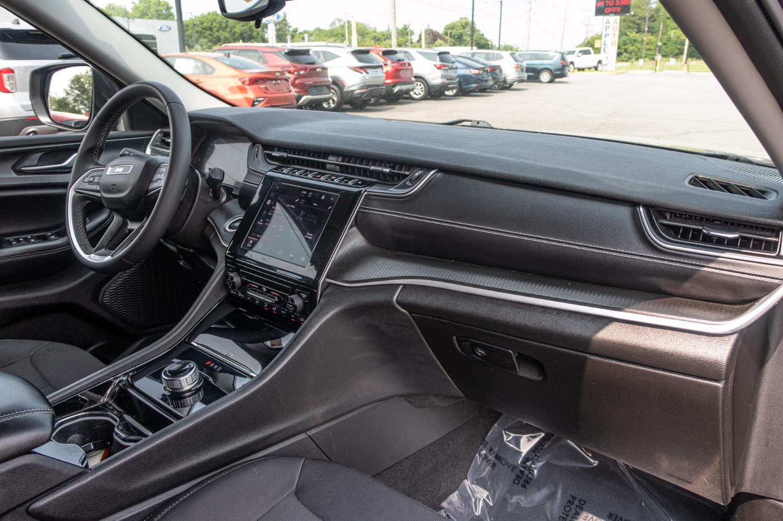 2023 Jeep Grand Cherokee L Laredo