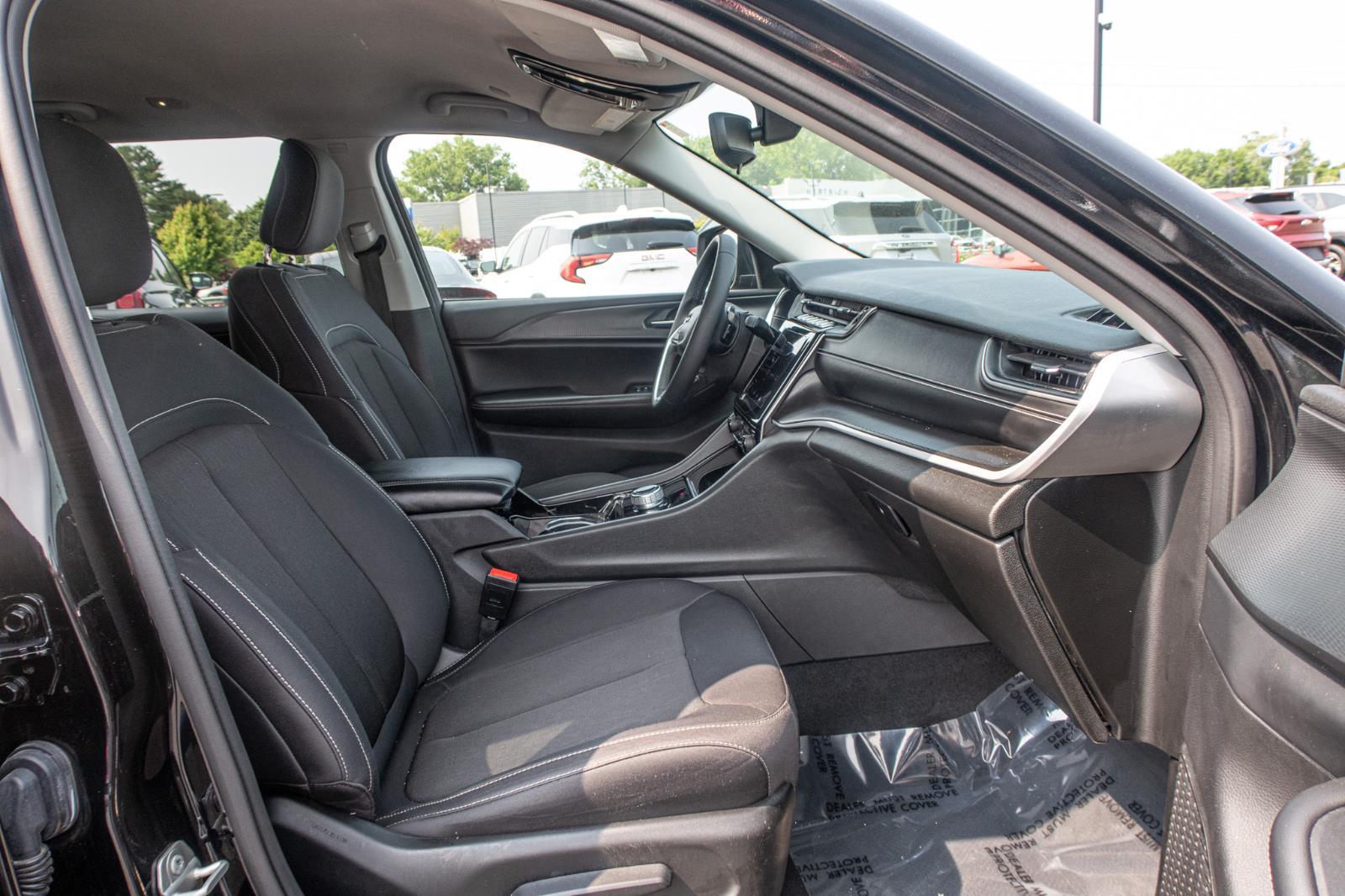 2023 Jeep Grand Cherokee L Laredo