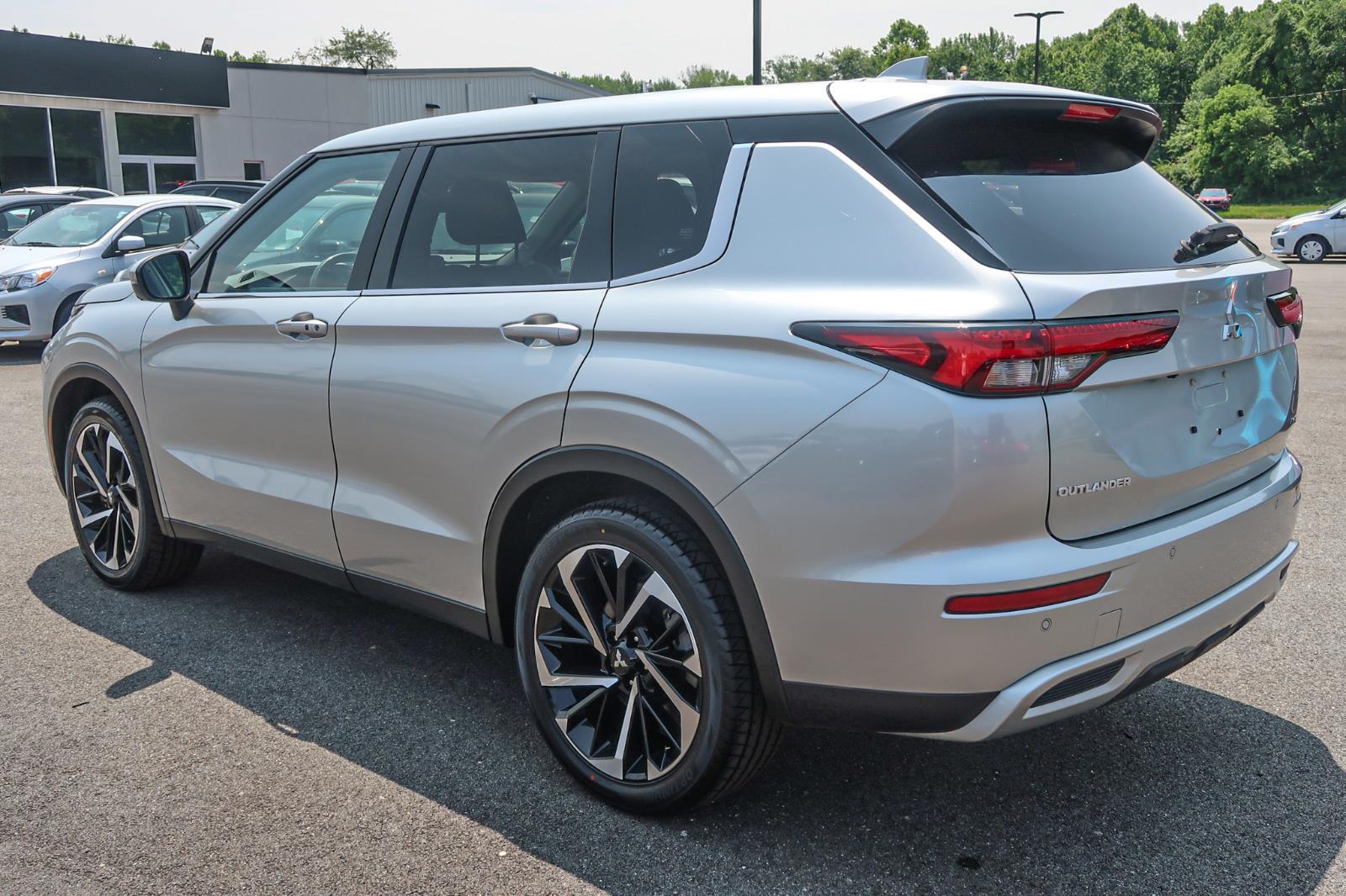 2024 Mitsubishi Outlander SE