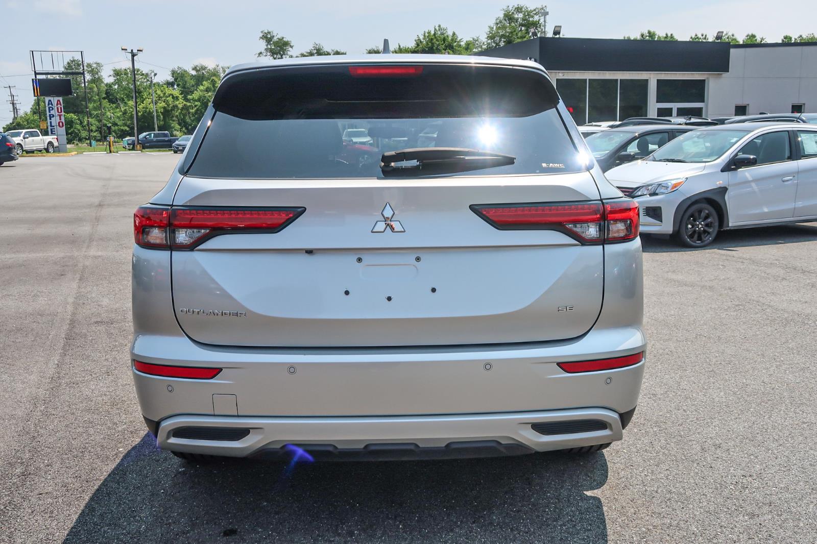 2024 Mitsubishi Outlander SE