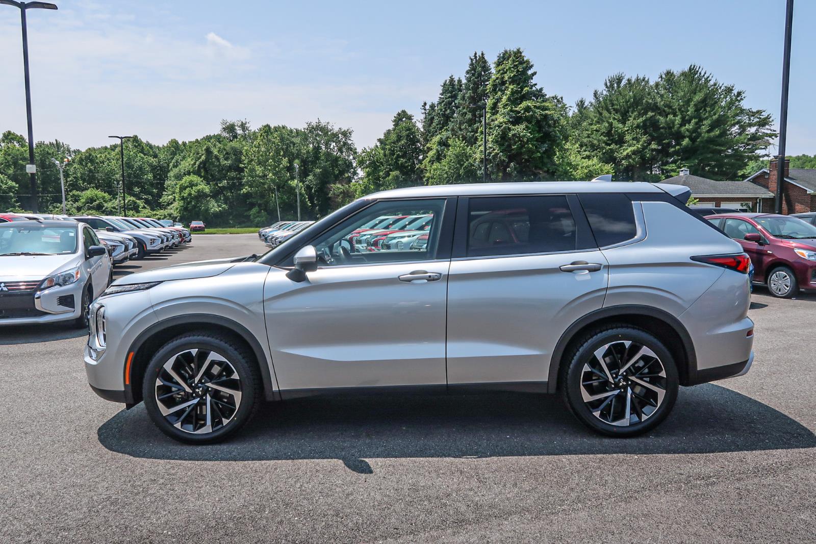 2024 Mitsubishi Outlander SE