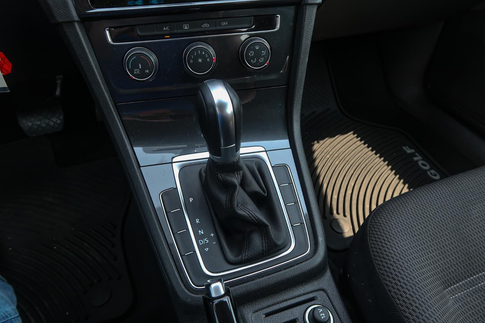 2018 Volkswagen Golf TSI SE