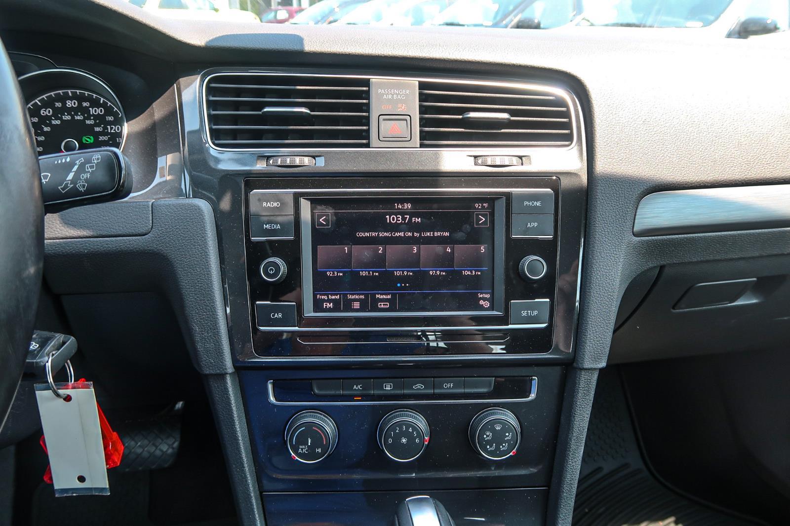 2018 Volkswagen Golf TSI SE