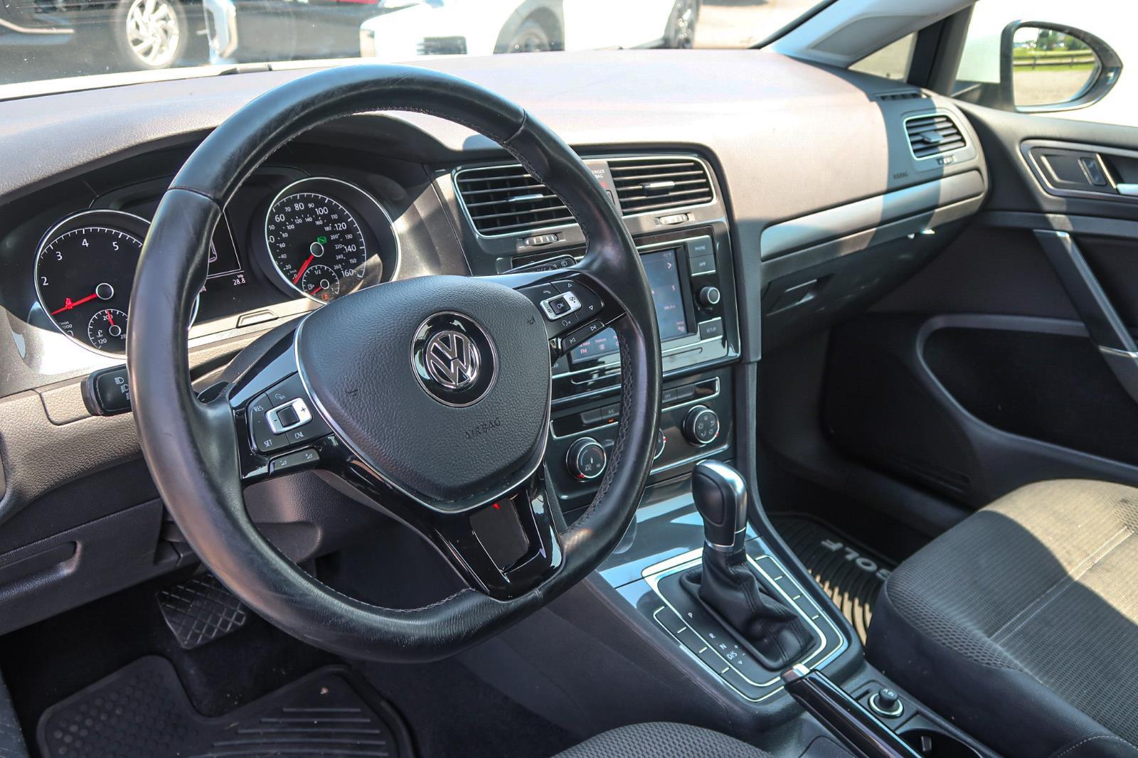 2018 Volkswagen Golf TSI SE