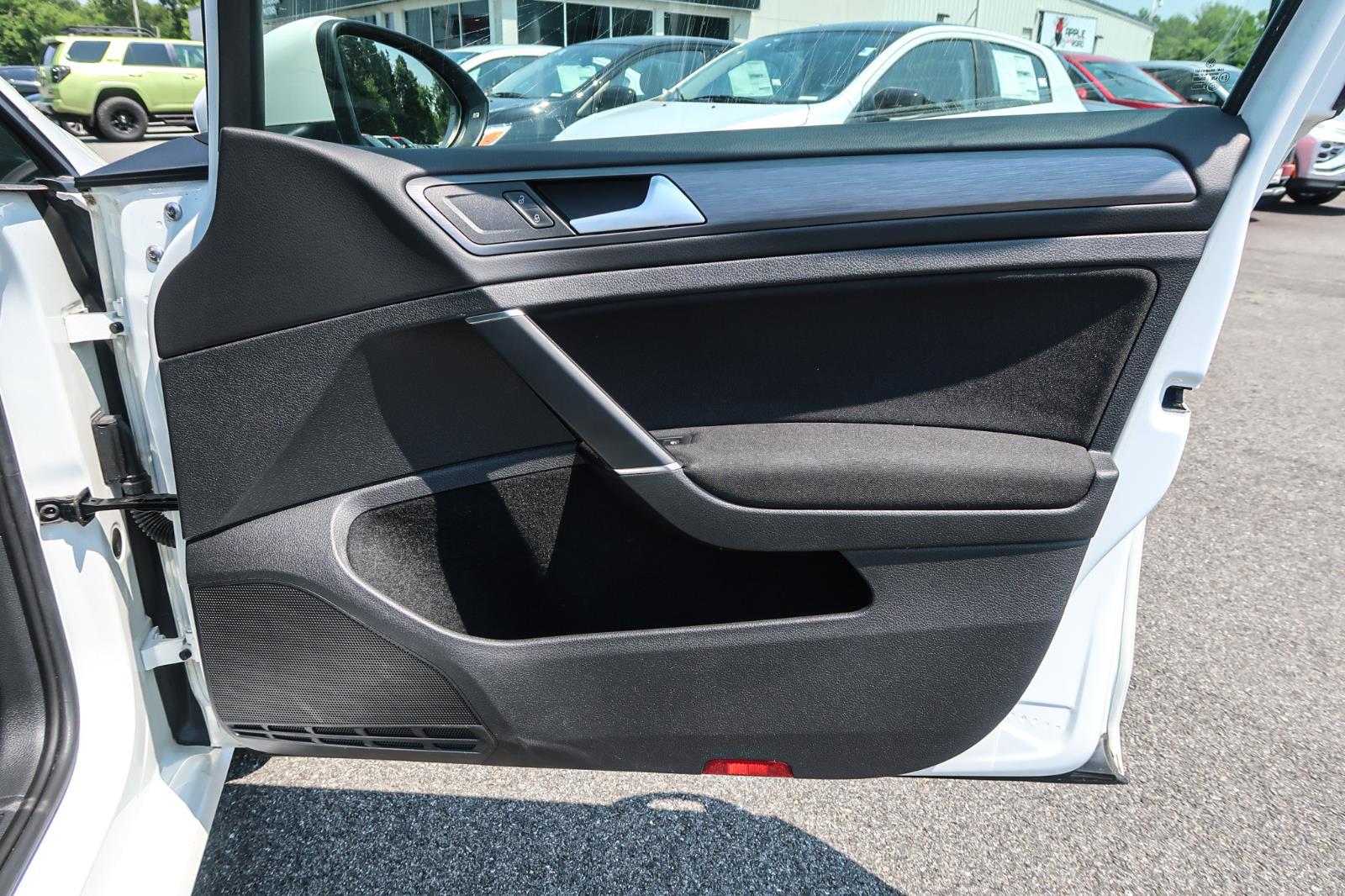 2018 Volkswagen Golf TSI SE