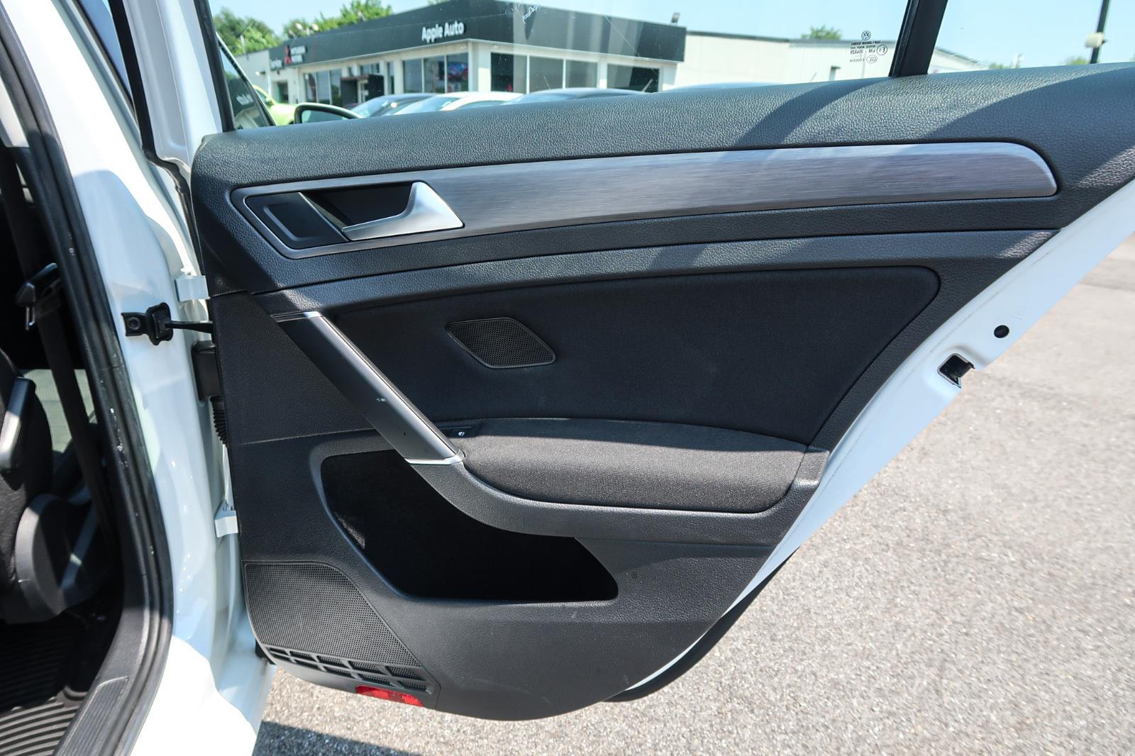 2018 Volkswagen Golf TSI SE