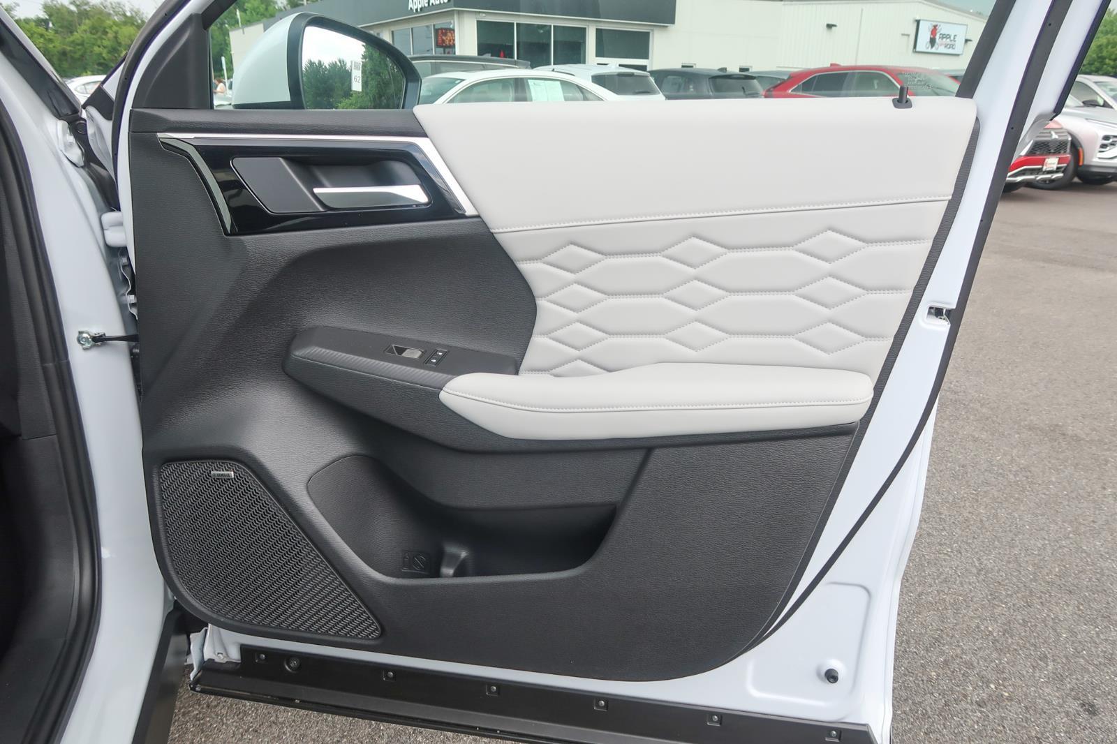 2025 Mitsubishi Outlander SEL