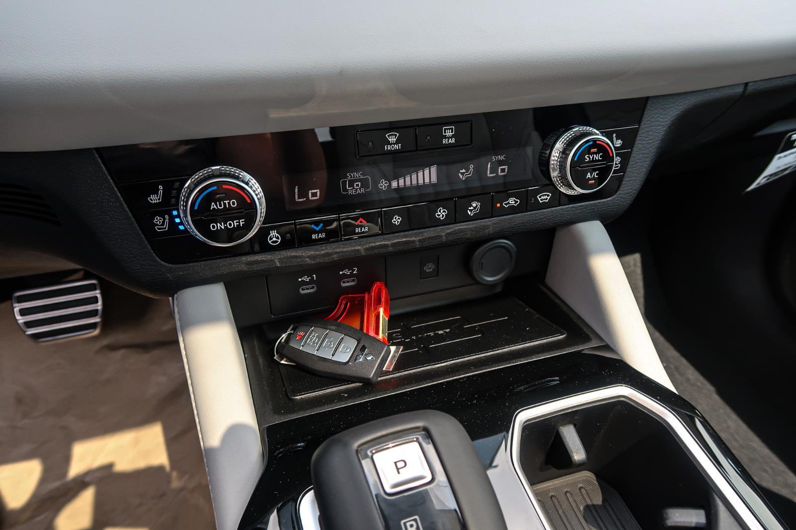 2025 Mitsubishi Outlander SEL Platinum Edition