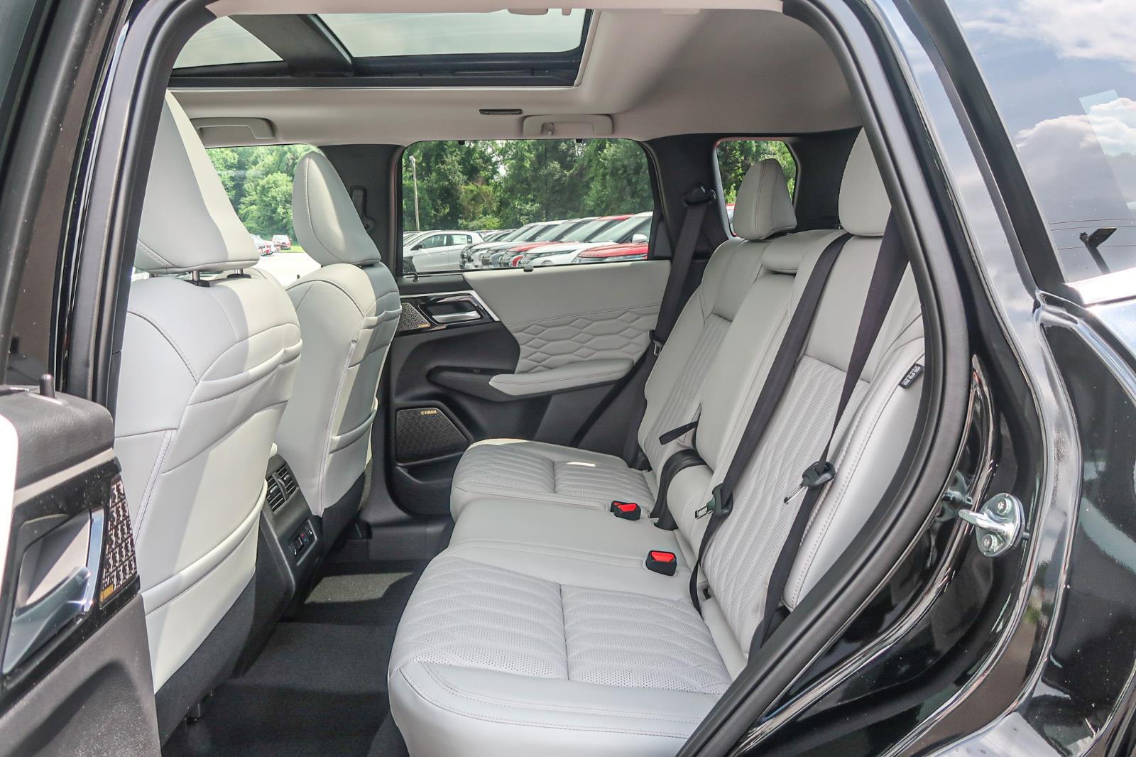 2025 Mitsubishi Outlander SEL Platinum Edition