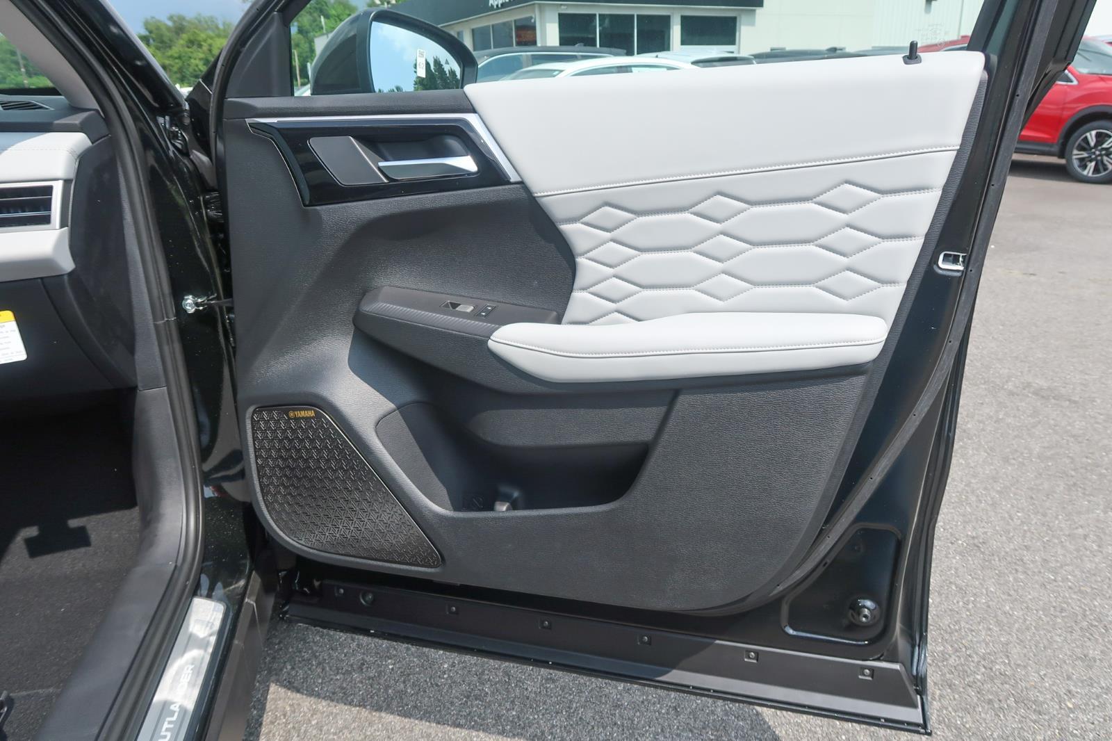 2025 Mitsubishi Outlander SEL Platinum Edition