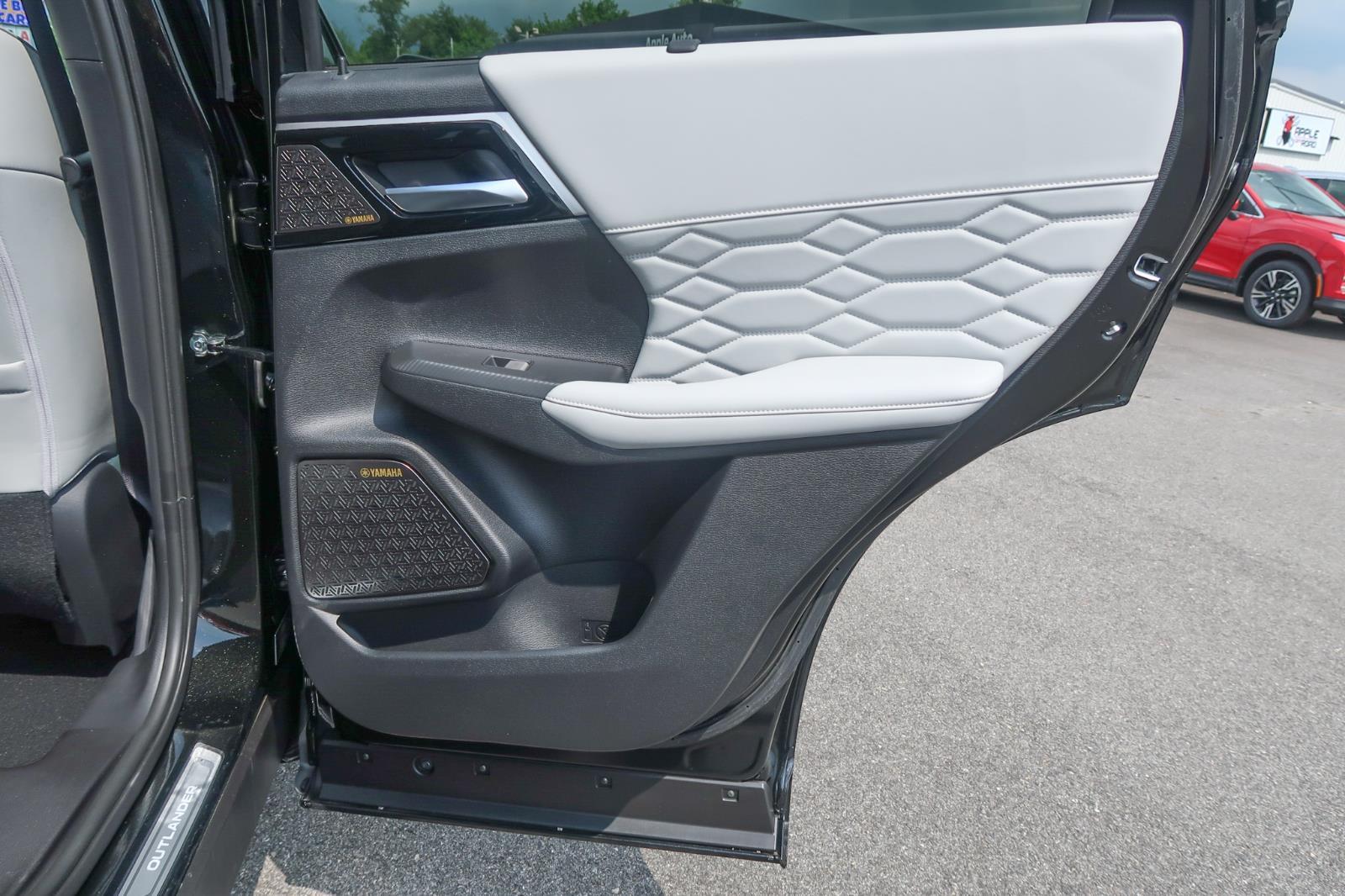2025 Mitsubishi Outlander SEL Platinum Edition