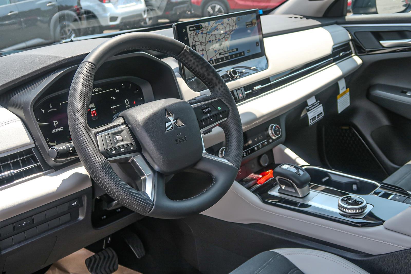 2025 Mitsubishi Outlander SE