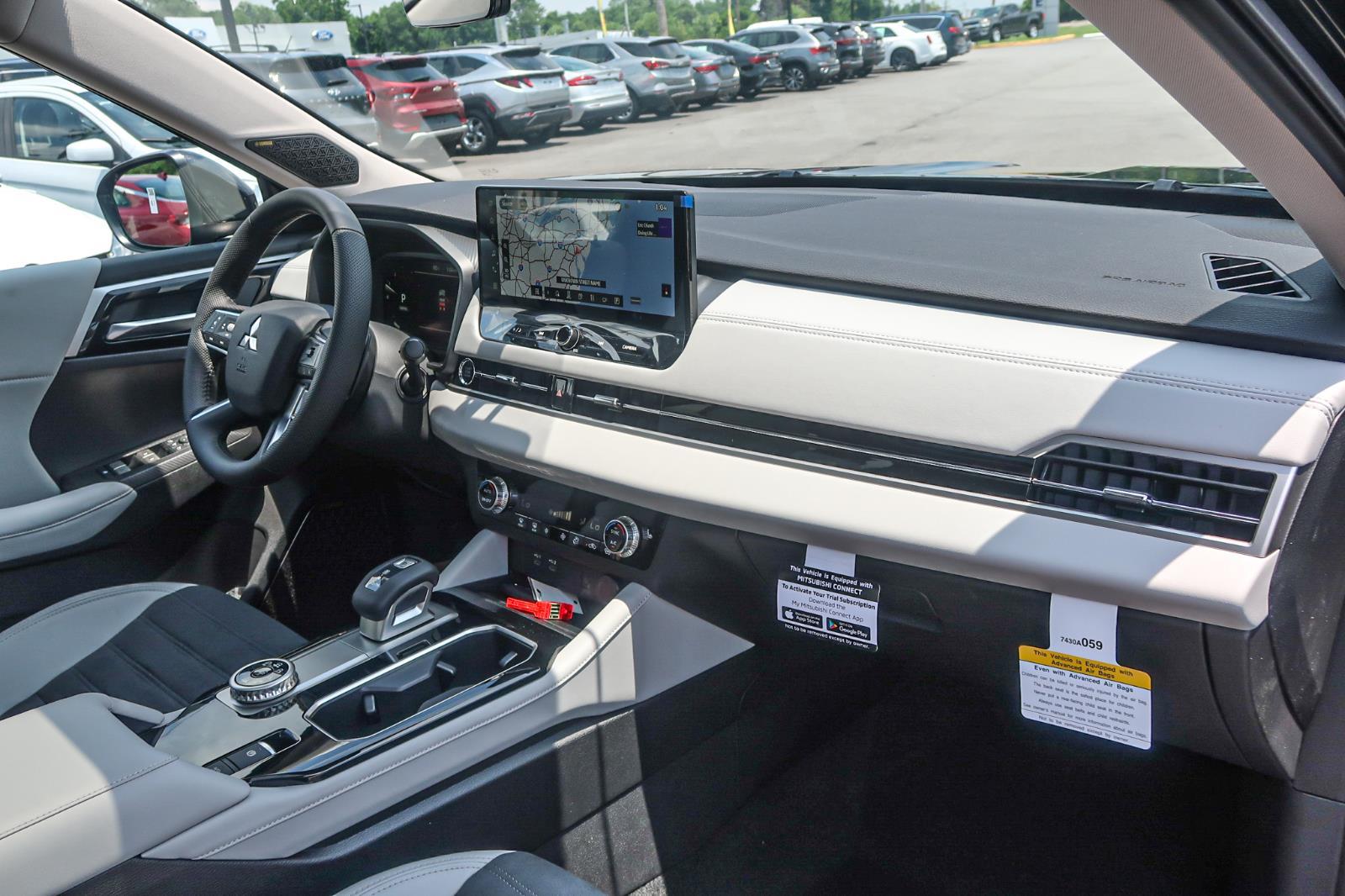 2025 Mitsubishi Outlander SE