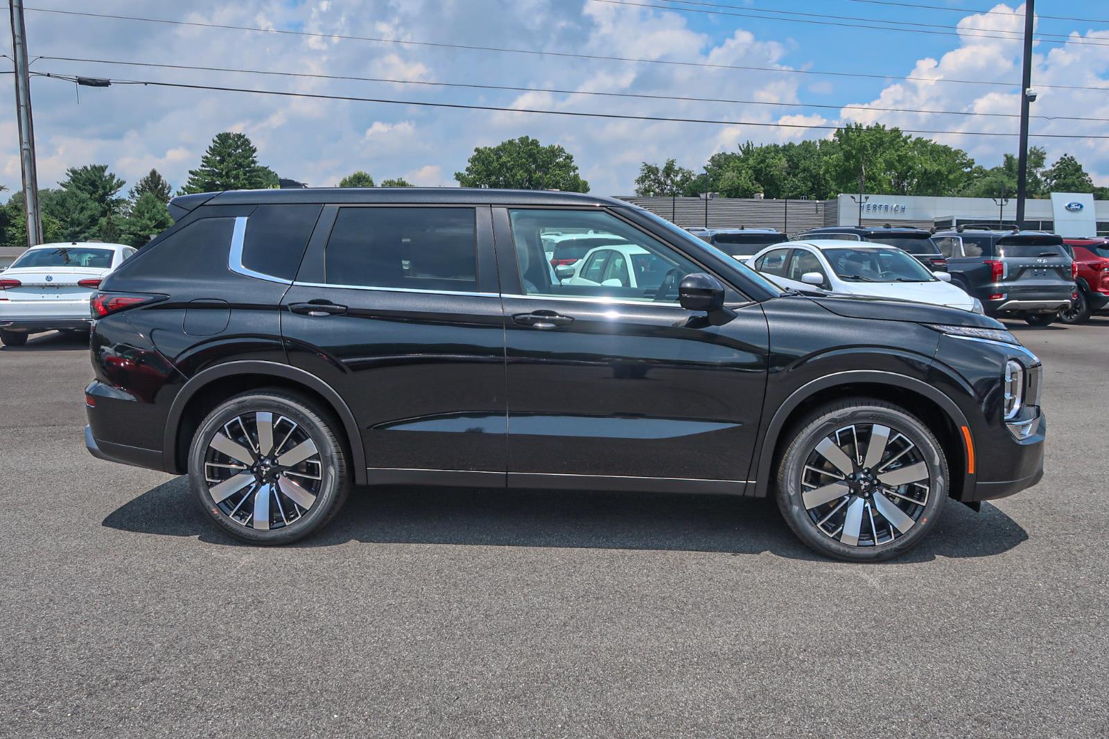 2025 Mitsubishi Outlander SE