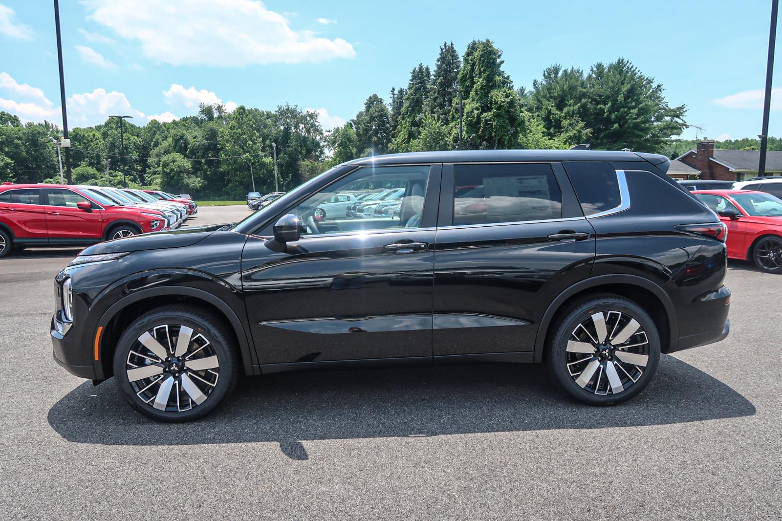2025 Mitsubishi Outlander SE