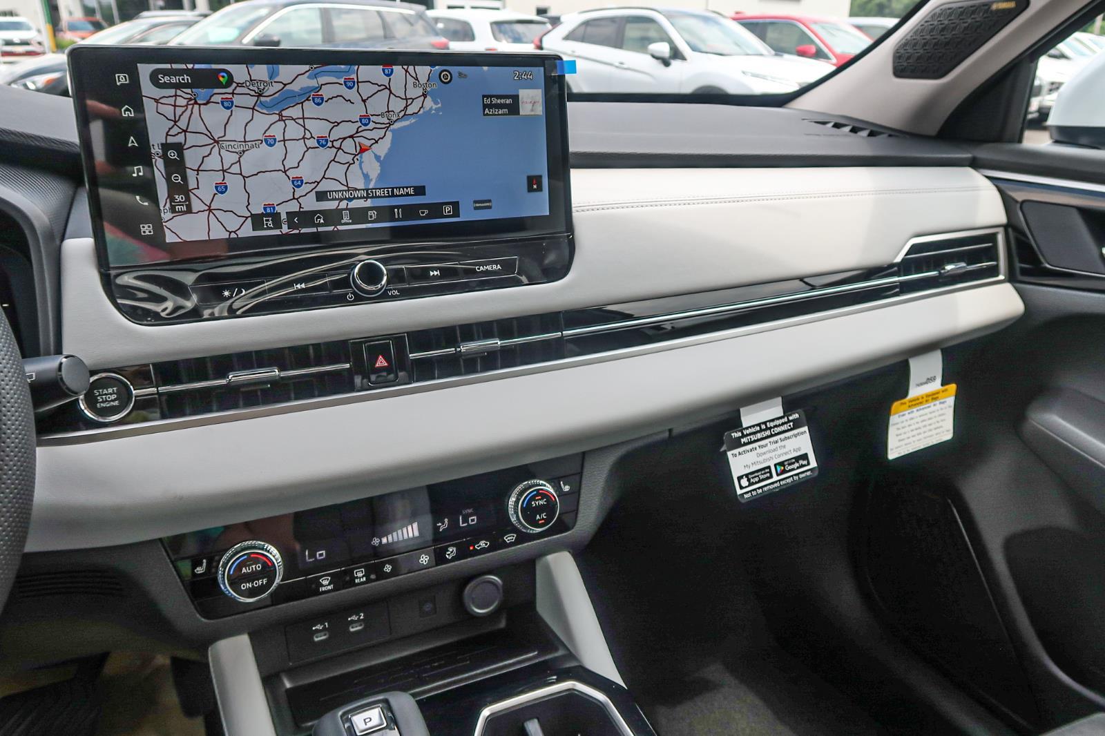 2025 Mitsubishi Outlander SE