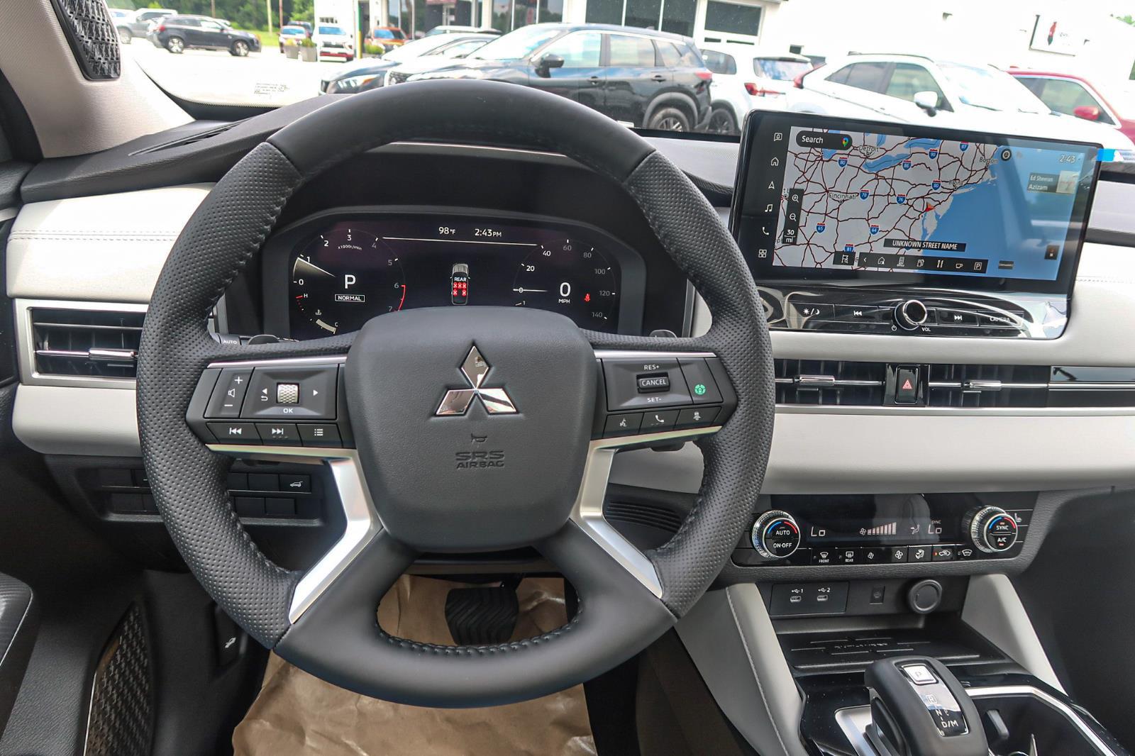 2025 Mitsubishi Outlander SE