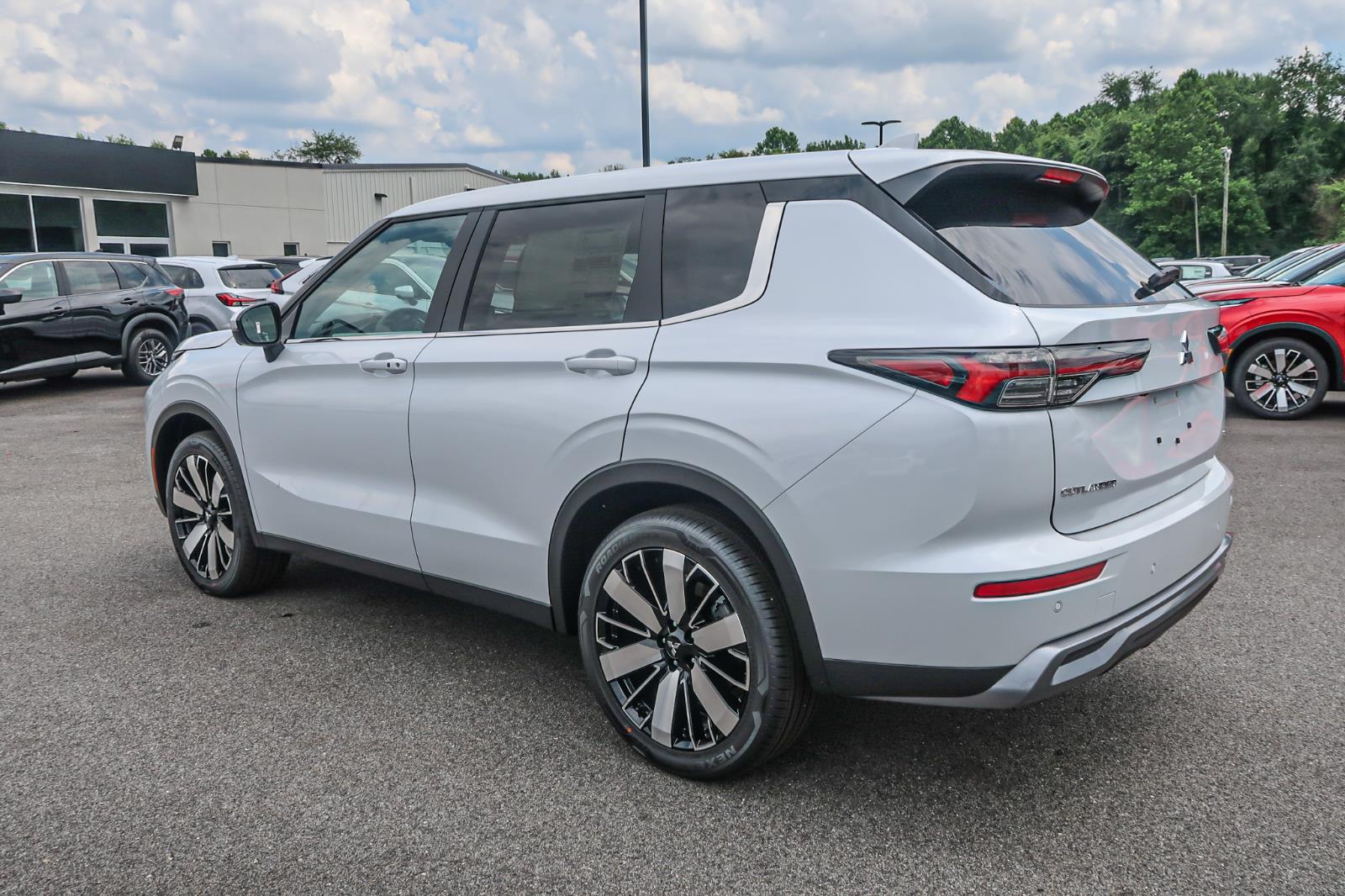 2025 Mitsubishi Outlander SE