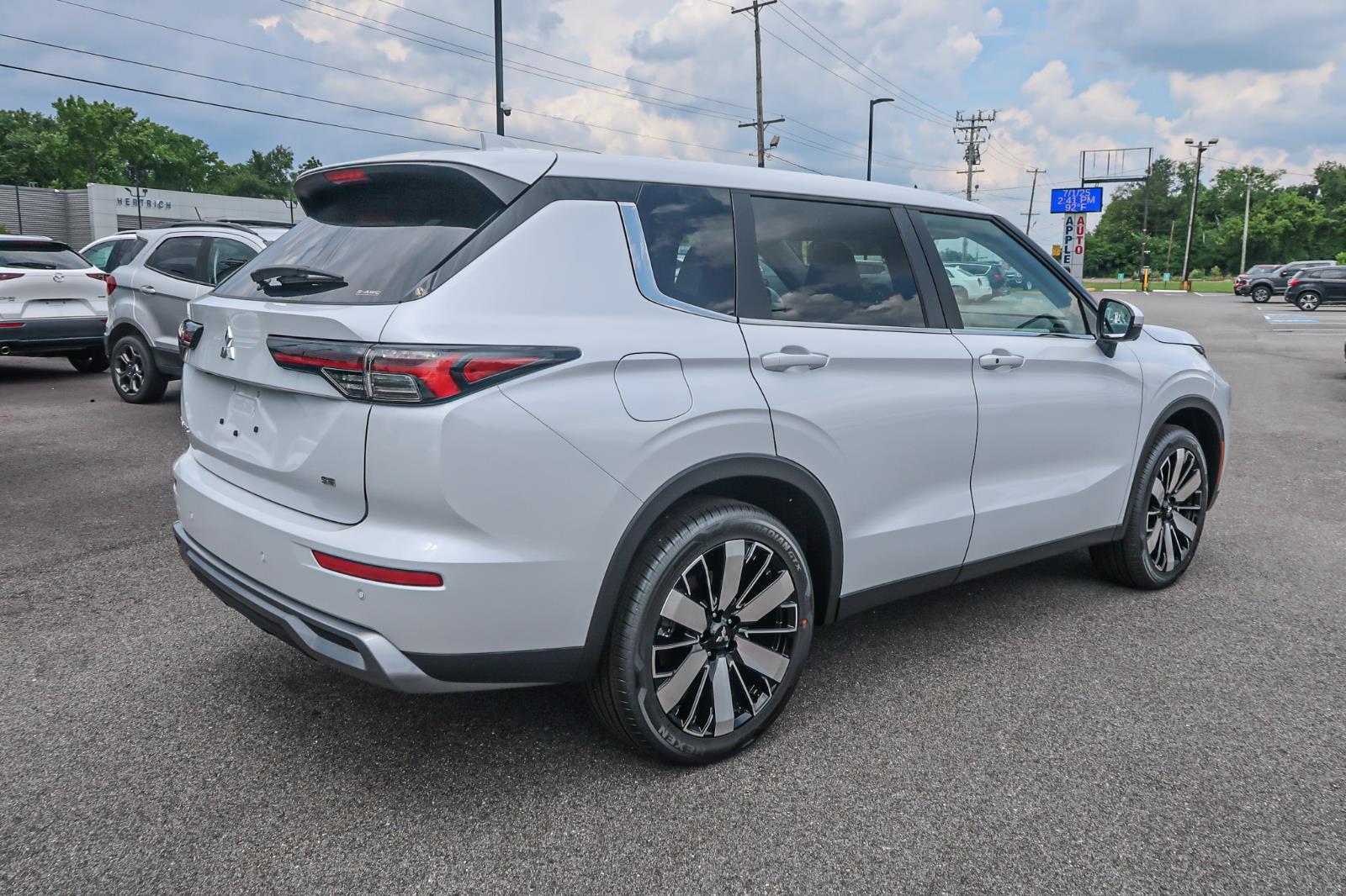 2025 Mitsubishi Outlander SE