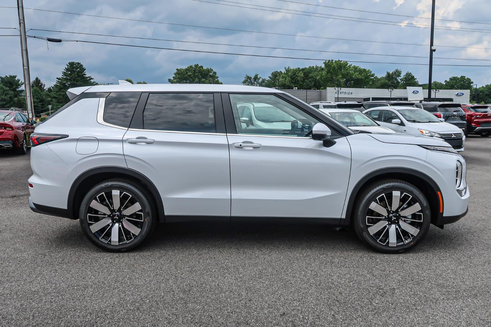 2025 Mitsubishi Outlander SE