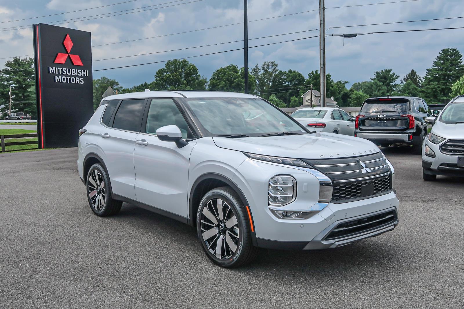 2025 Mitsubishi Outlander SE