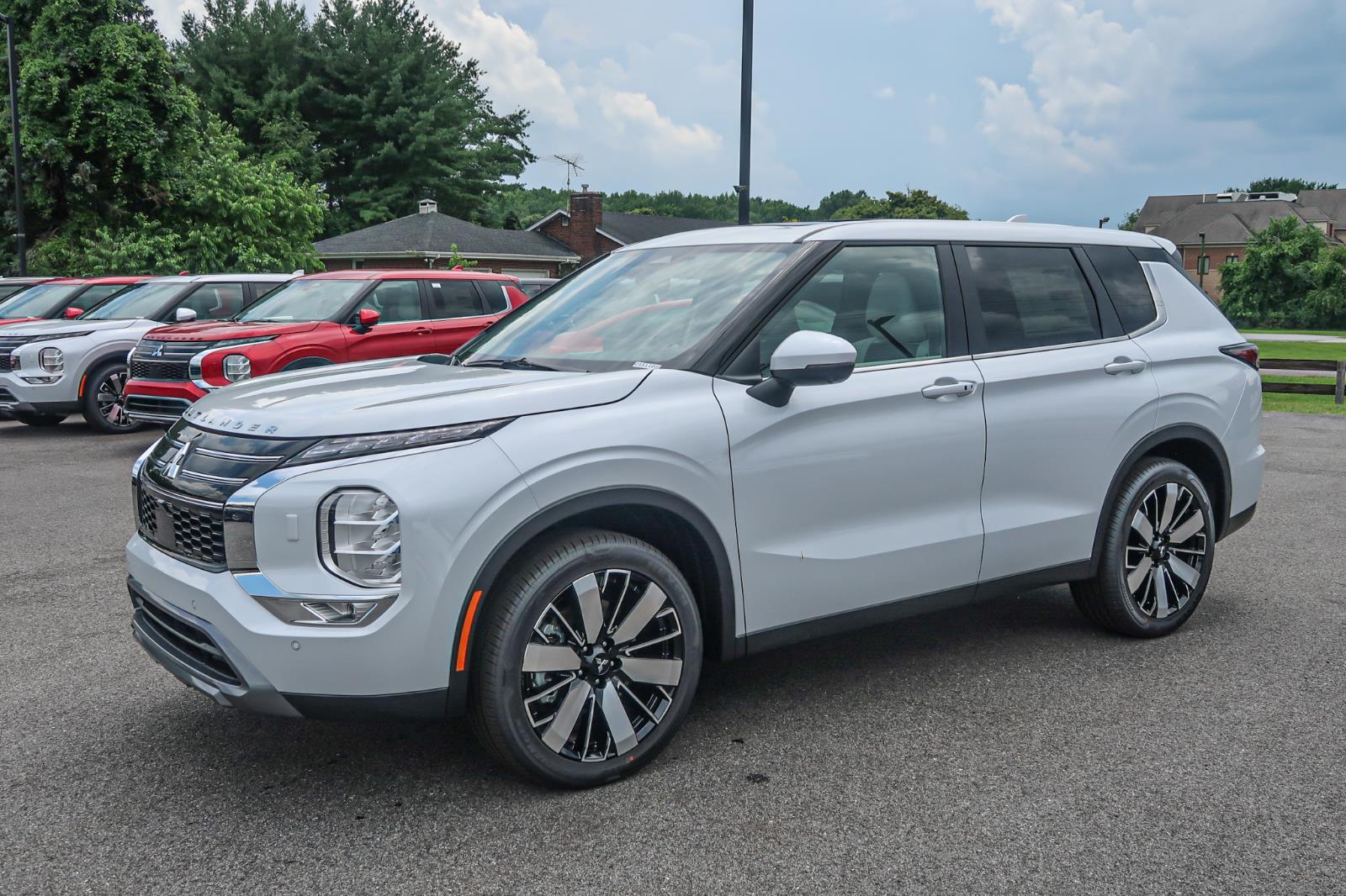 2025 Mitsubishi Outlander SE