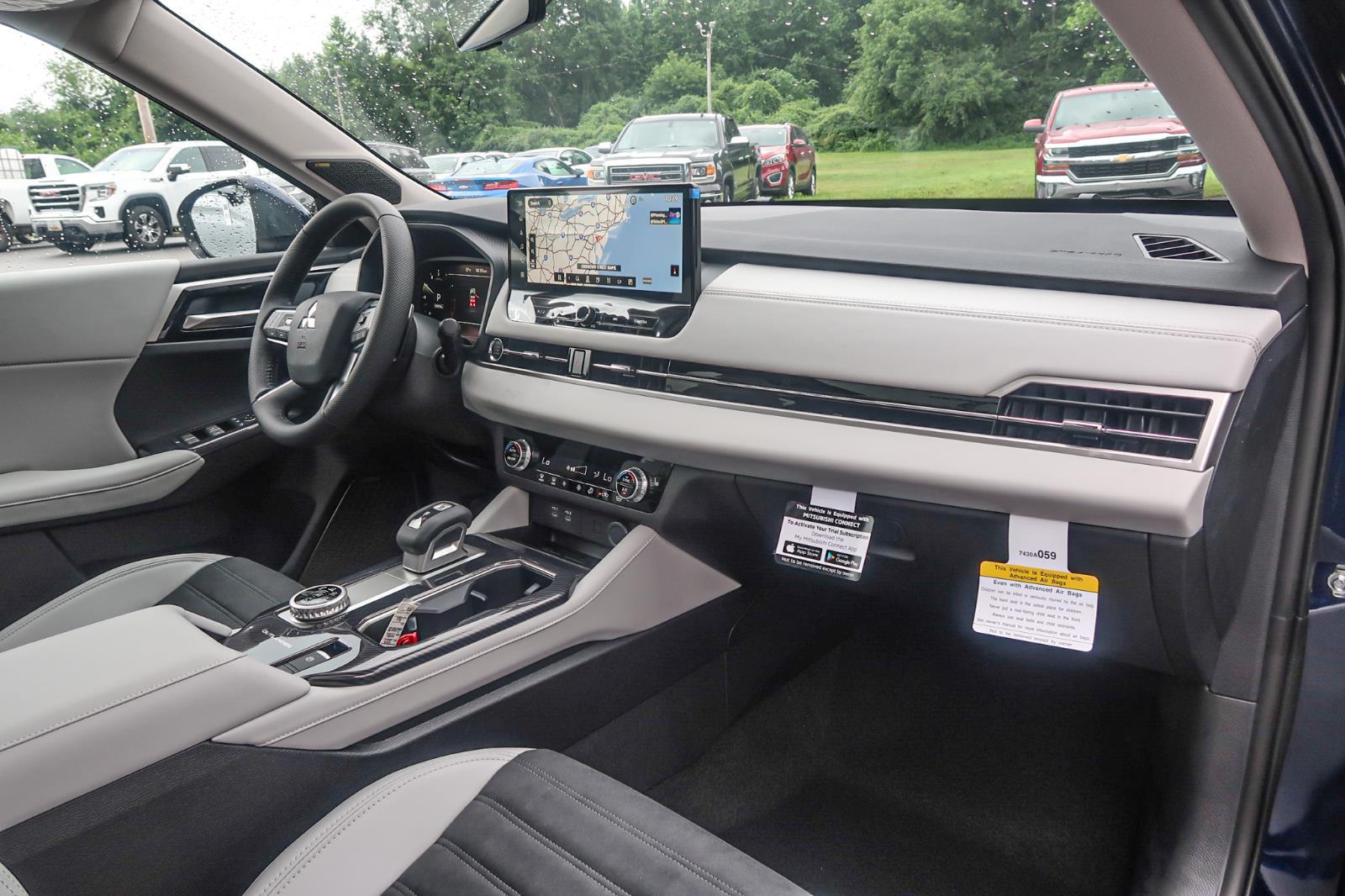 2025 Mitsubishi Outlander SE