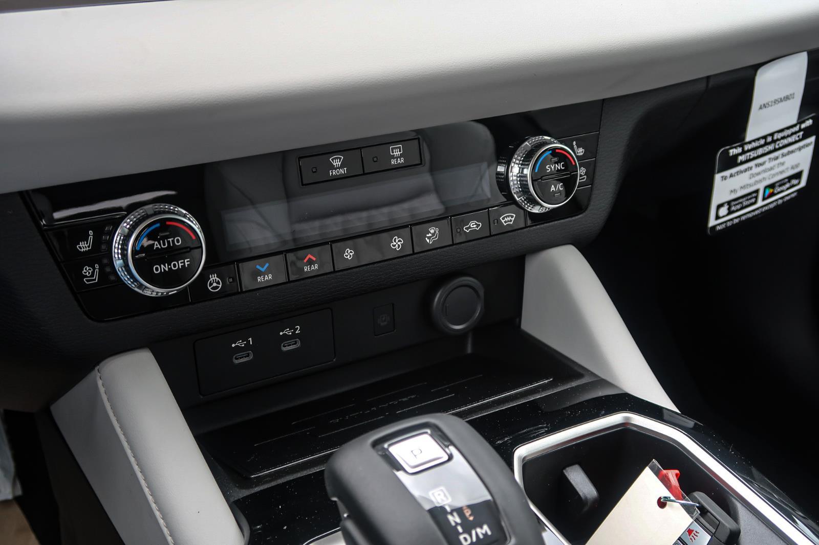 2025 Mitsubishi Outlander SEL