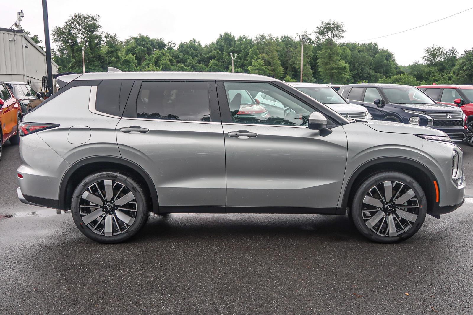 2025 Mitsubishi Outlander SE