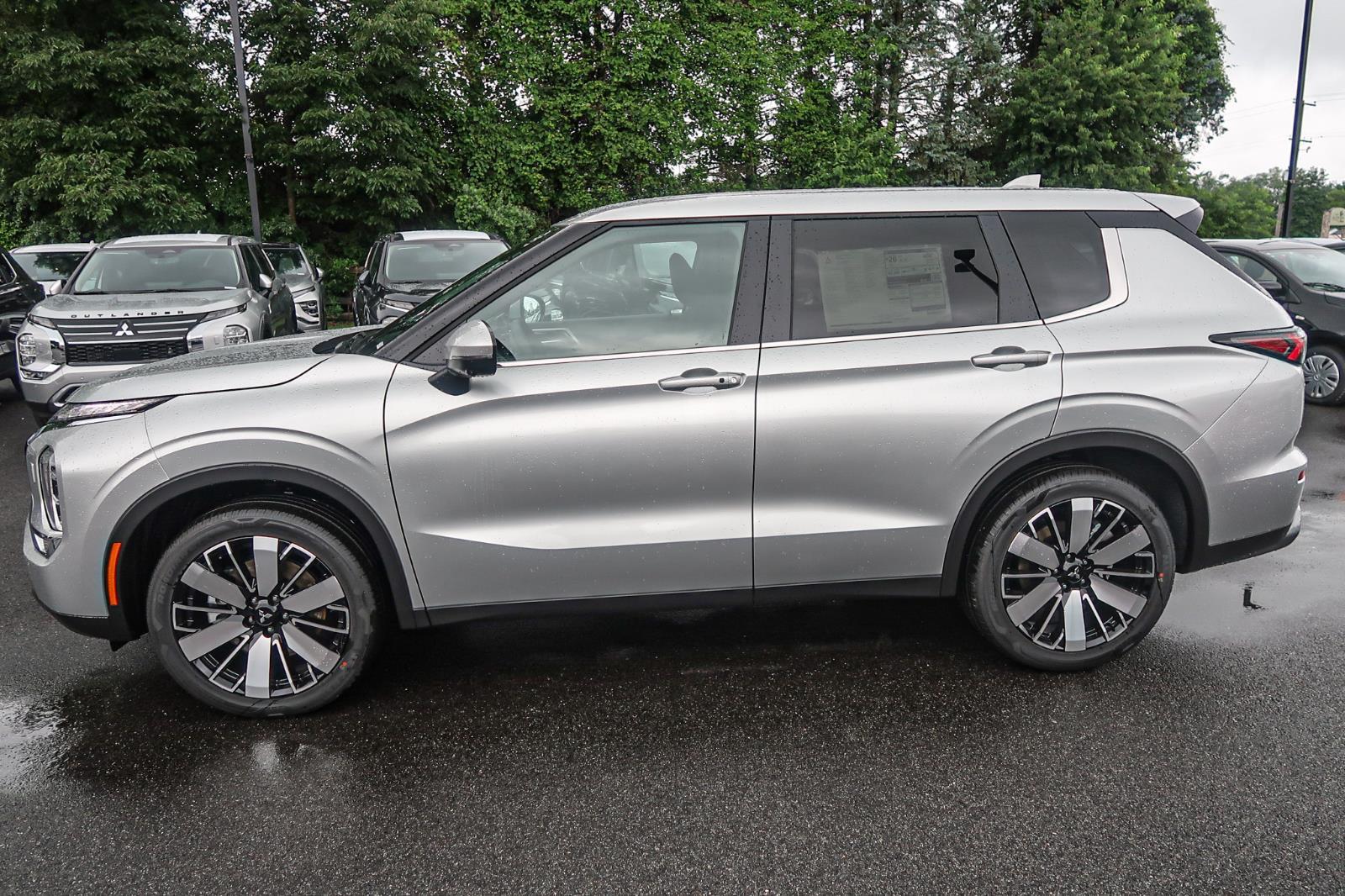 2025 Mitsubishi Outlander SE