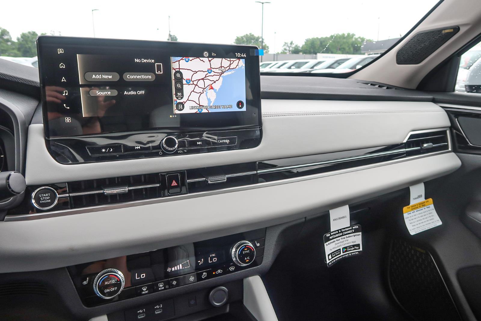 2025 Mitsubishi Outlander SE