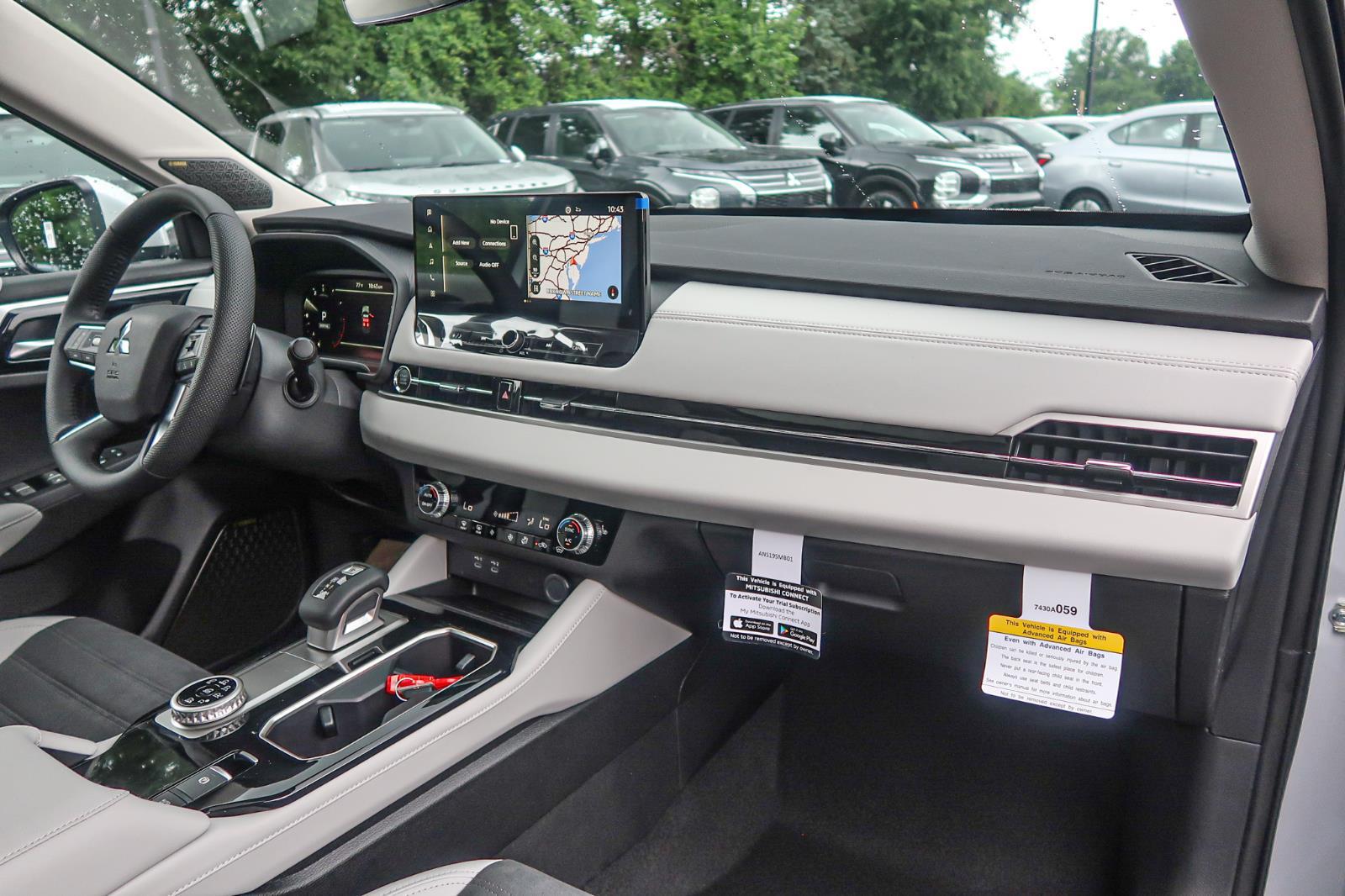 2025 Mitsubishi Outlander SE
