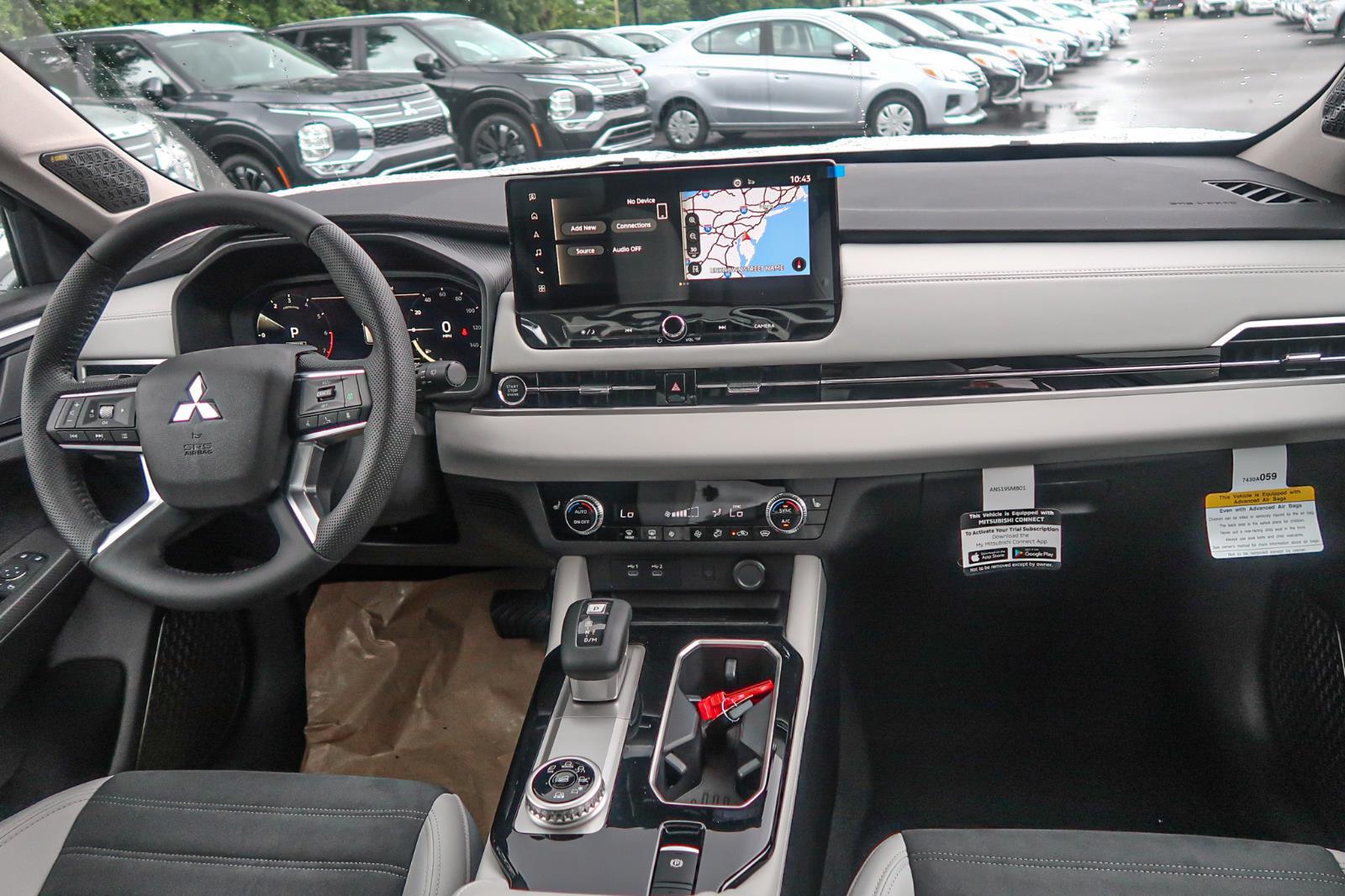 2025 Mitsubishi Outlander SE