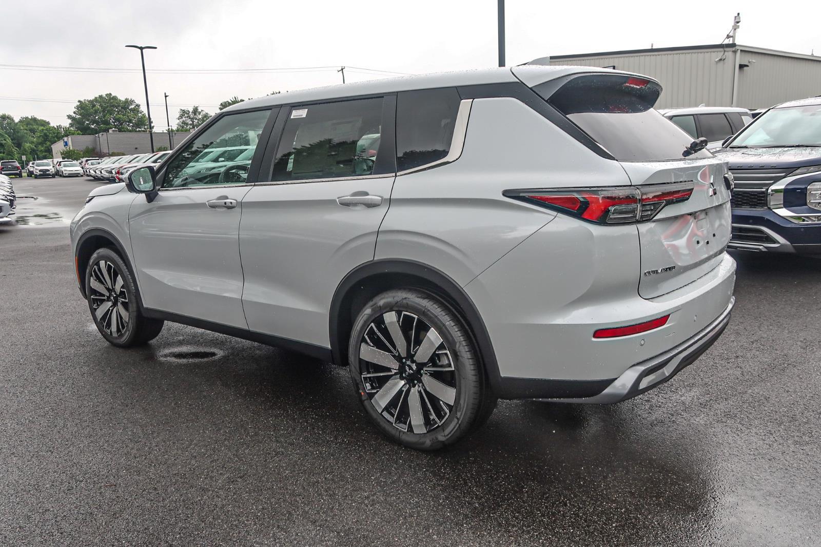 2025 Mitsubishi Outlander SE
