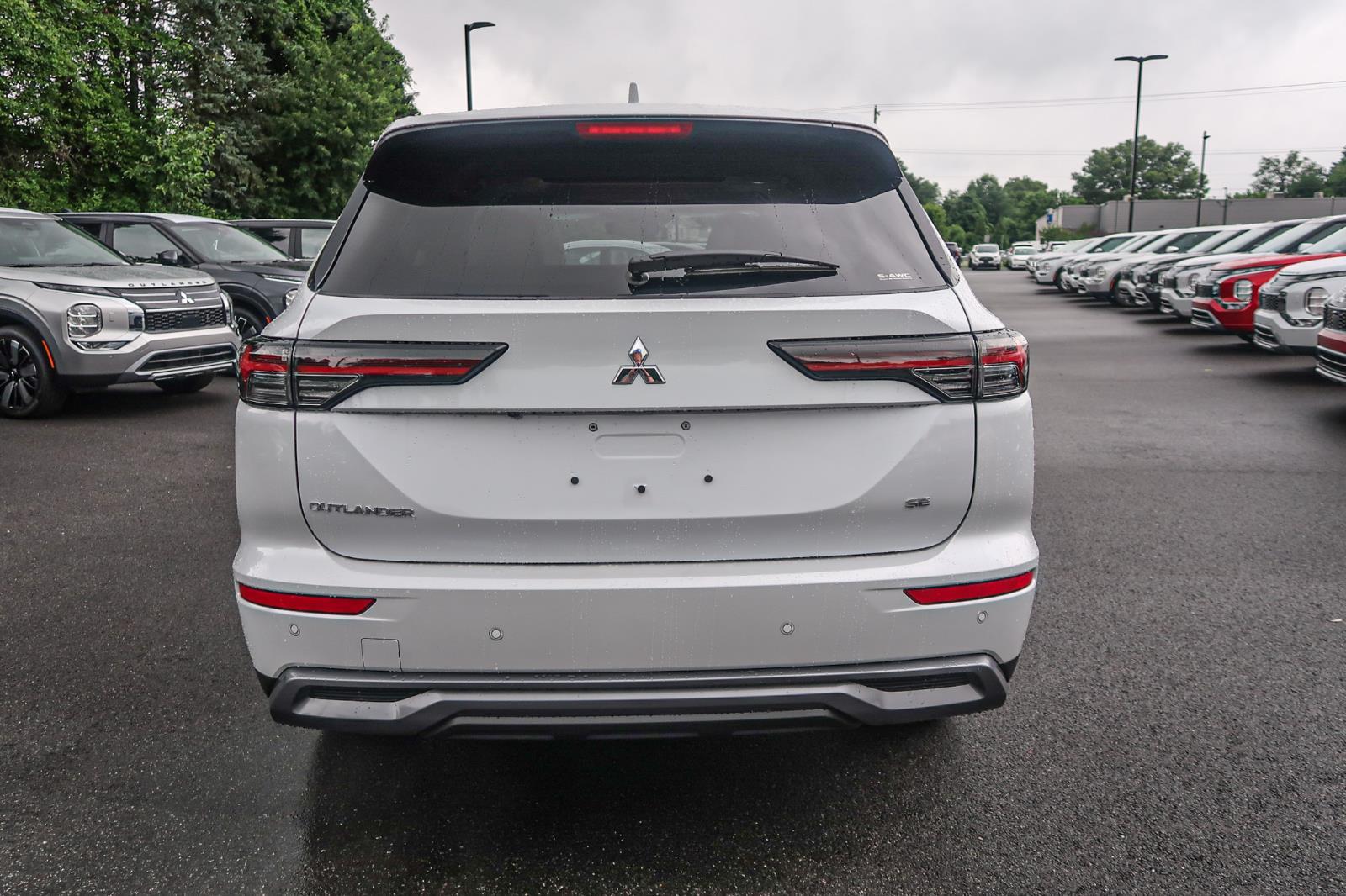 2025 Mitsubishi Outlander SE